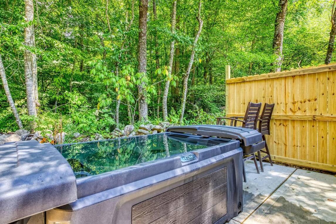 The Cottage At Greenbriar Creek - Pickleball Court, Creek, WIFI, Mountain Views, Starting at 79"