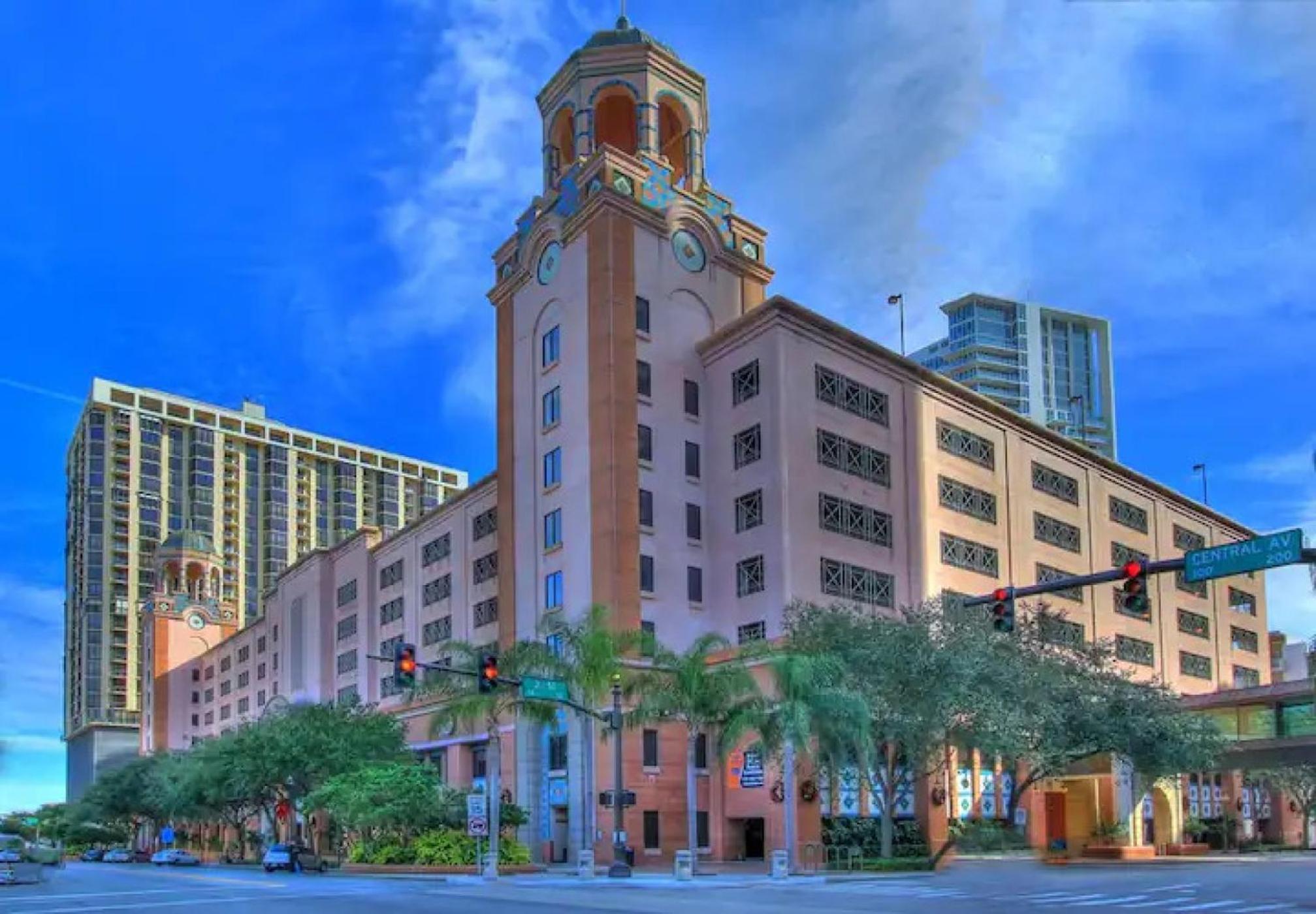 Hotel Spacious Studio Apartment near Nightlife & Dining! - Image 1