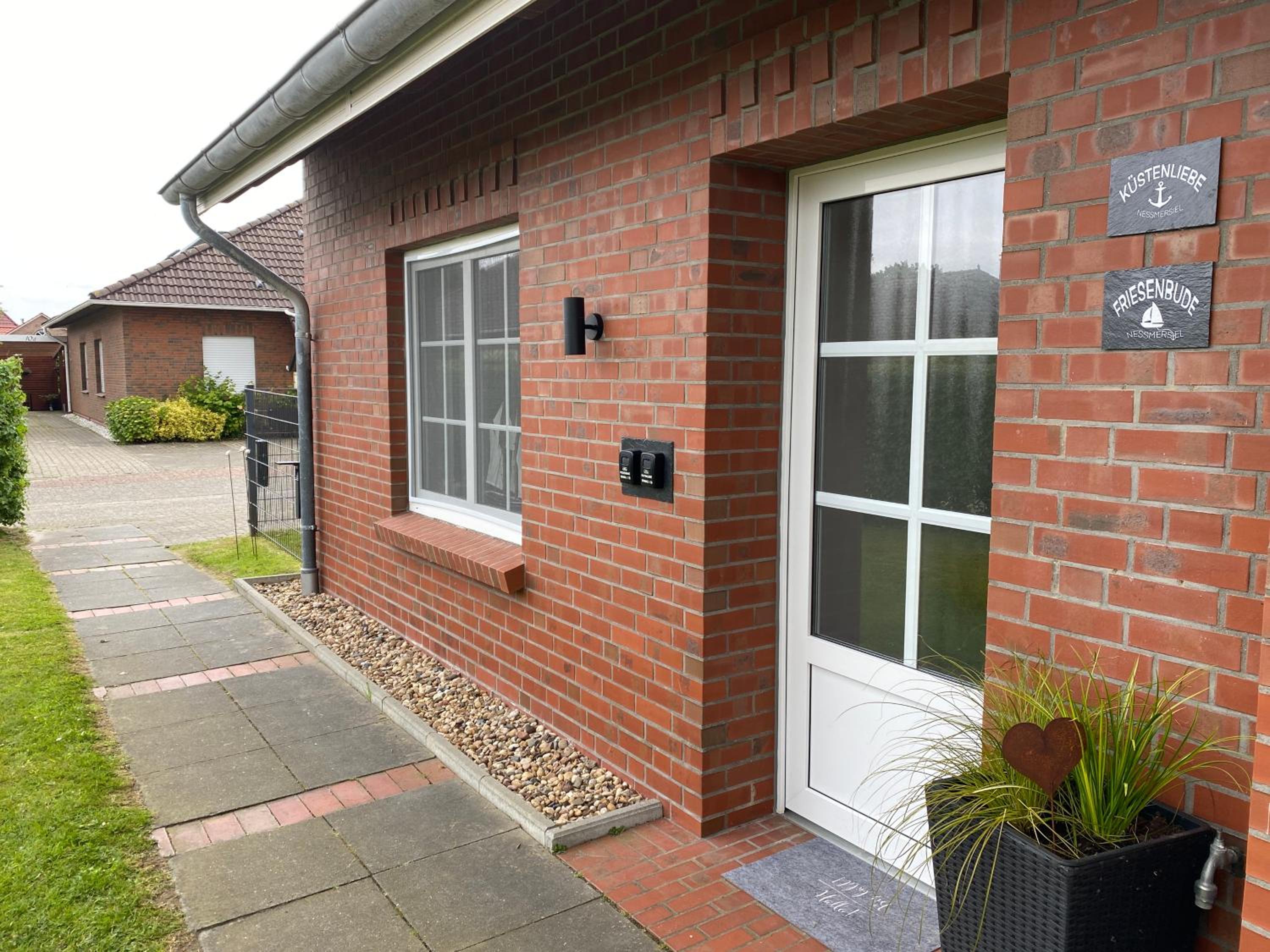 Nessmersiel, Ferienwohnung mit Balkon in Deichnähe, Wallbox, renoviert