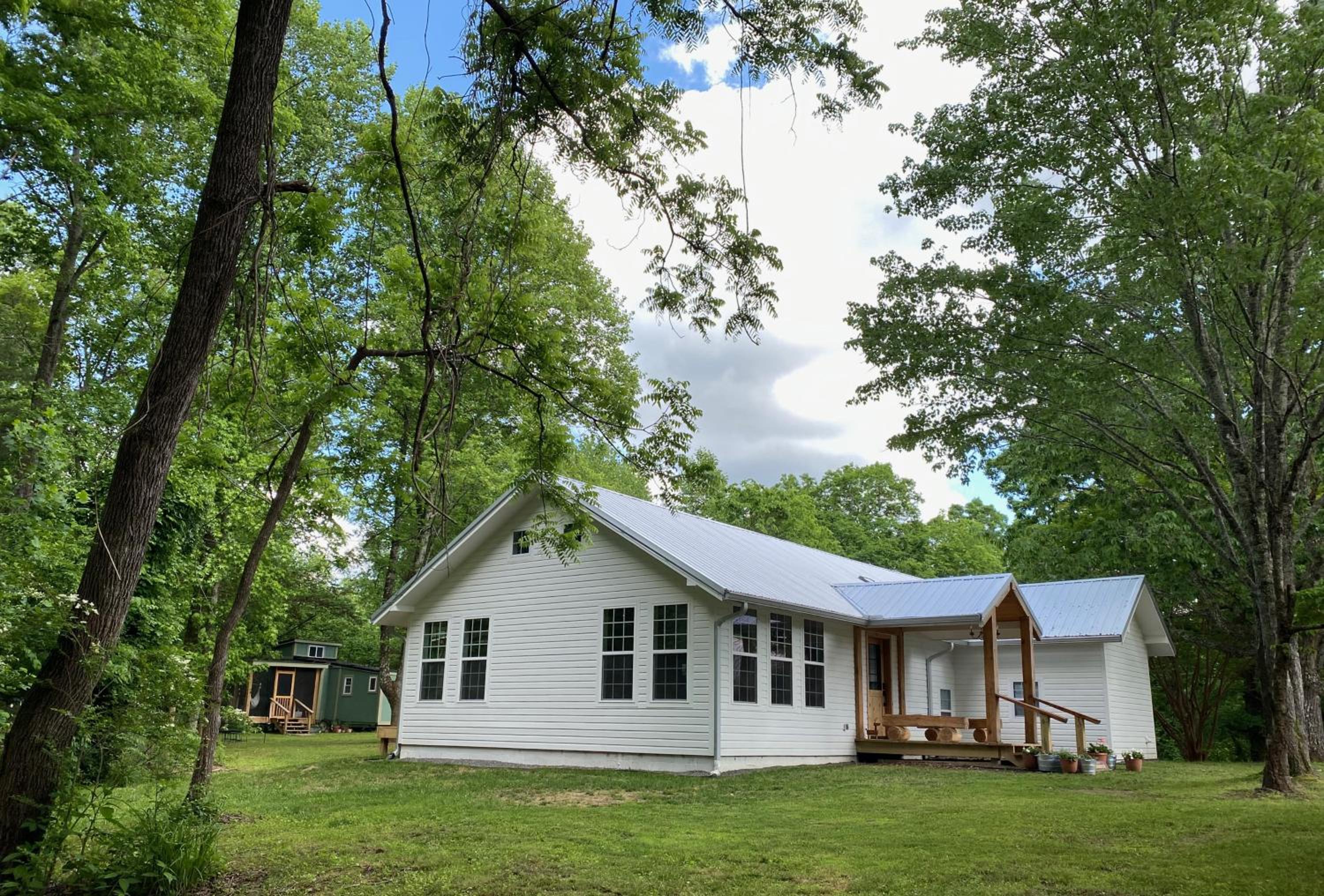 Paradise Meadows Farmhouse view 3