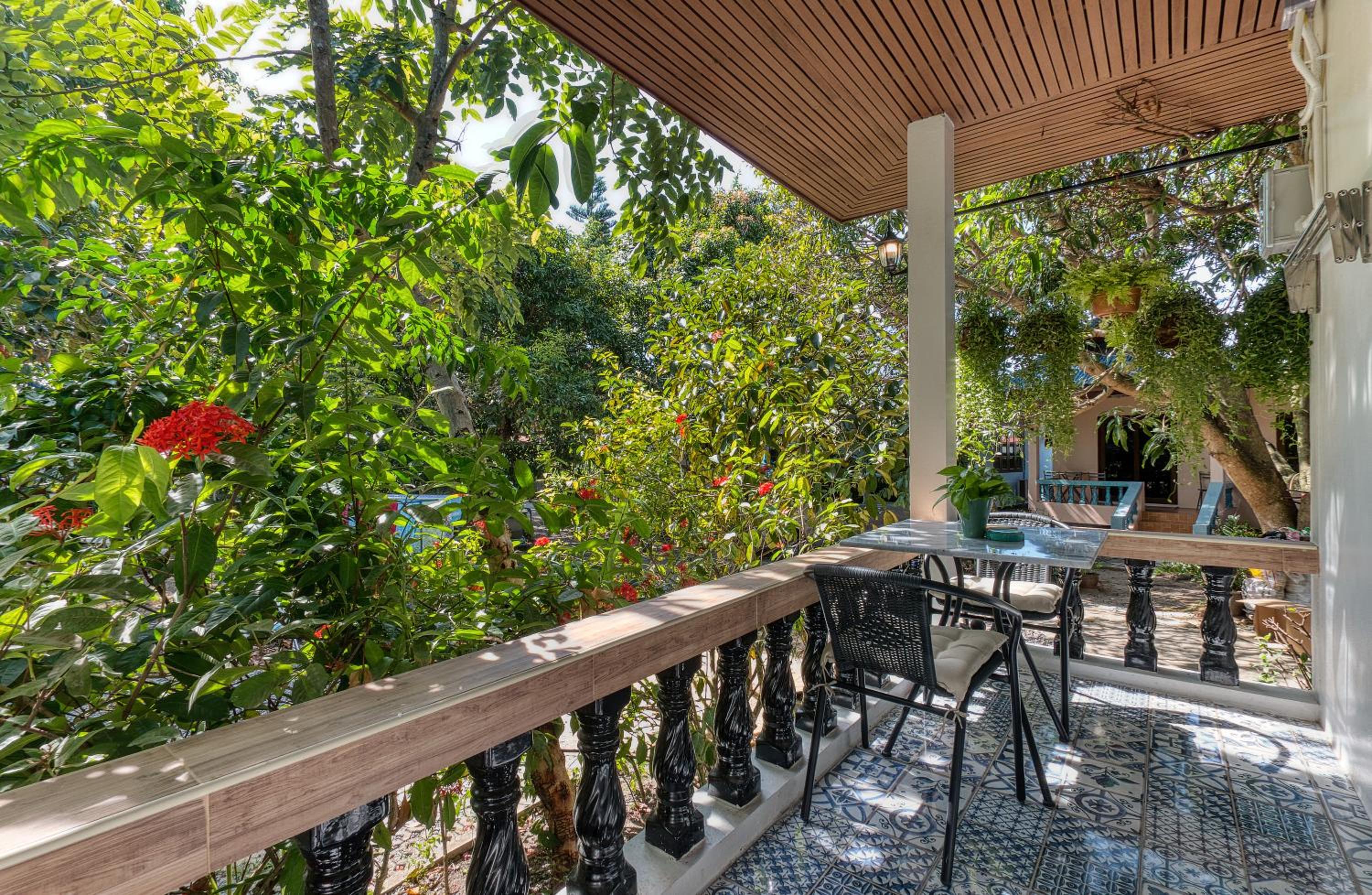 Maenam Bungalow view 4