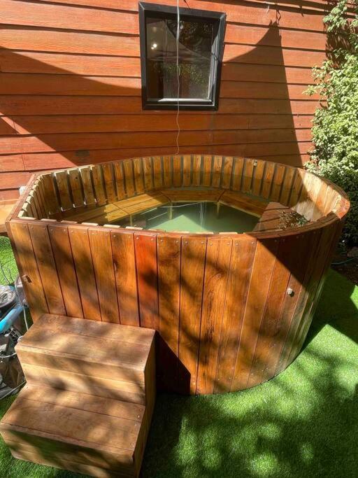 Amplia casa para 8 personas con tinaja a 7 minutos de Pucon centro