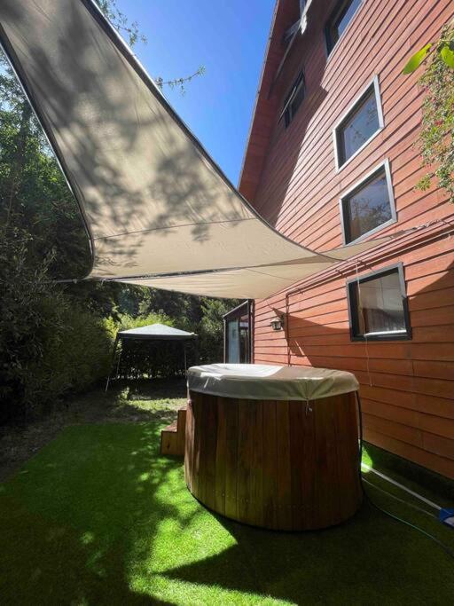 Amplia casa para 8 personas con tinaja a 7 minutos de Pucon centro