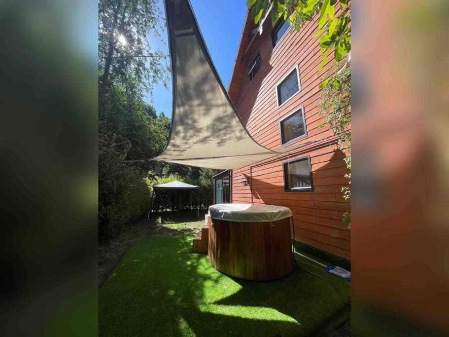 Amplia casa para 8 personas con tinaja a 7 minutos de Pucon centro