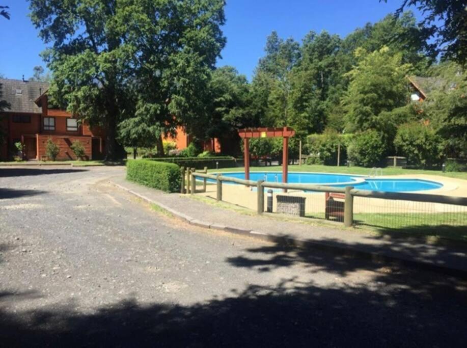 Amplia casa para 8 personas con tinaja a 7 minutos de Pucon centro