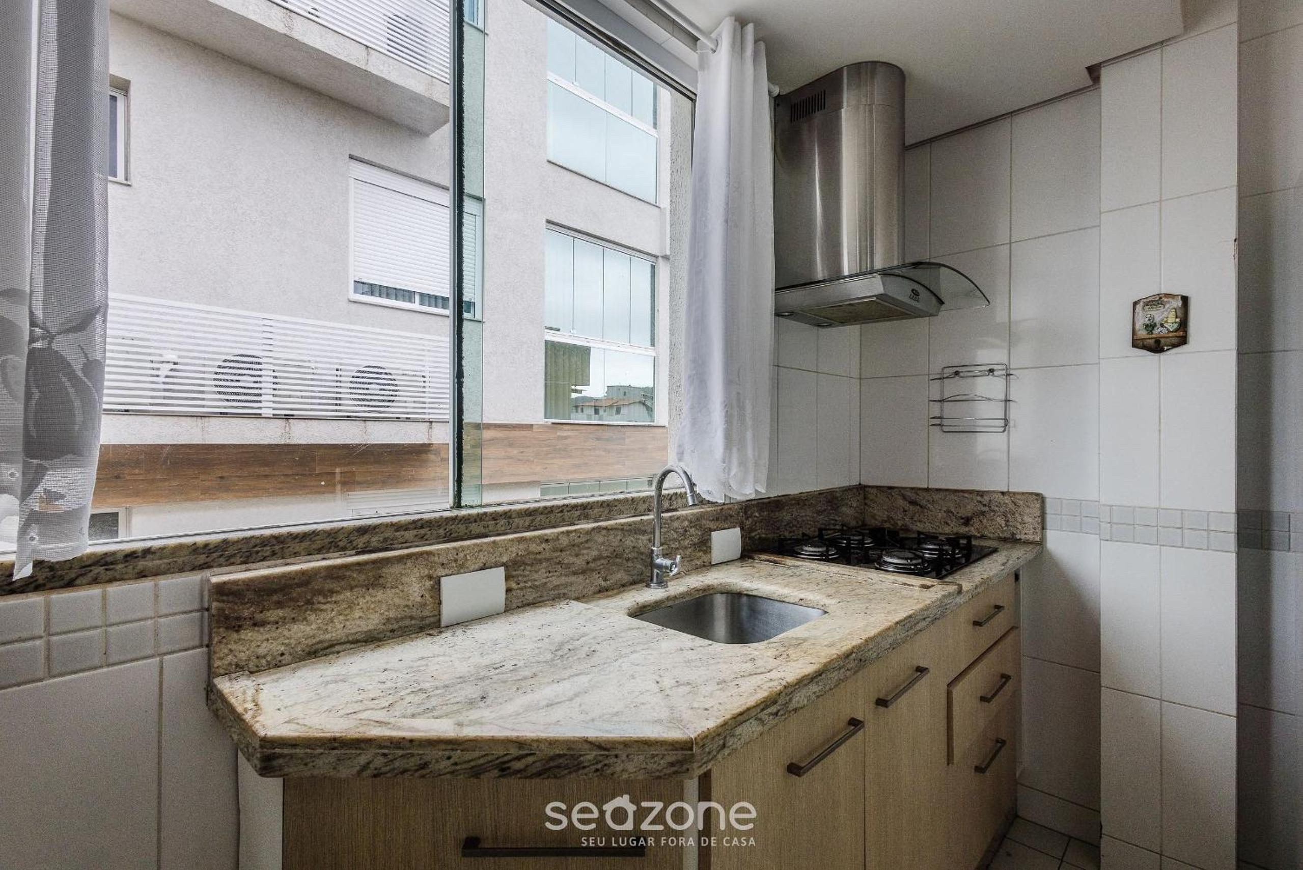 Apartamentos próximo a Praia de Bombas - ARZ