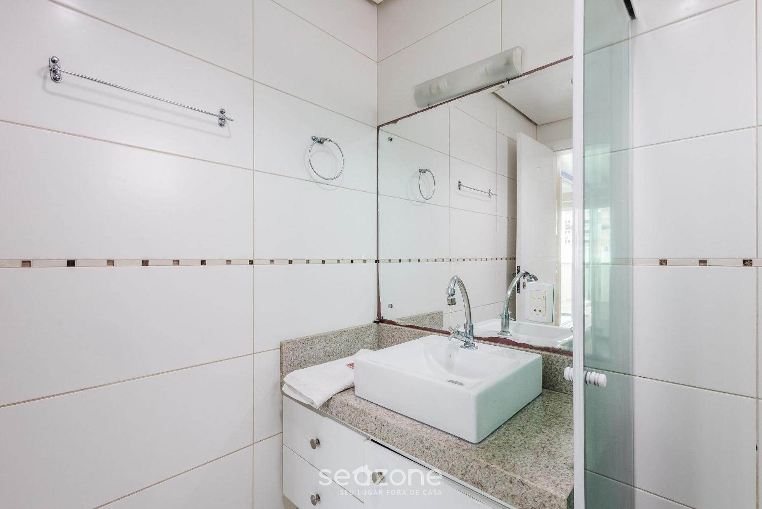 Apartamentos próximo a Praia de Bombas - ARZ