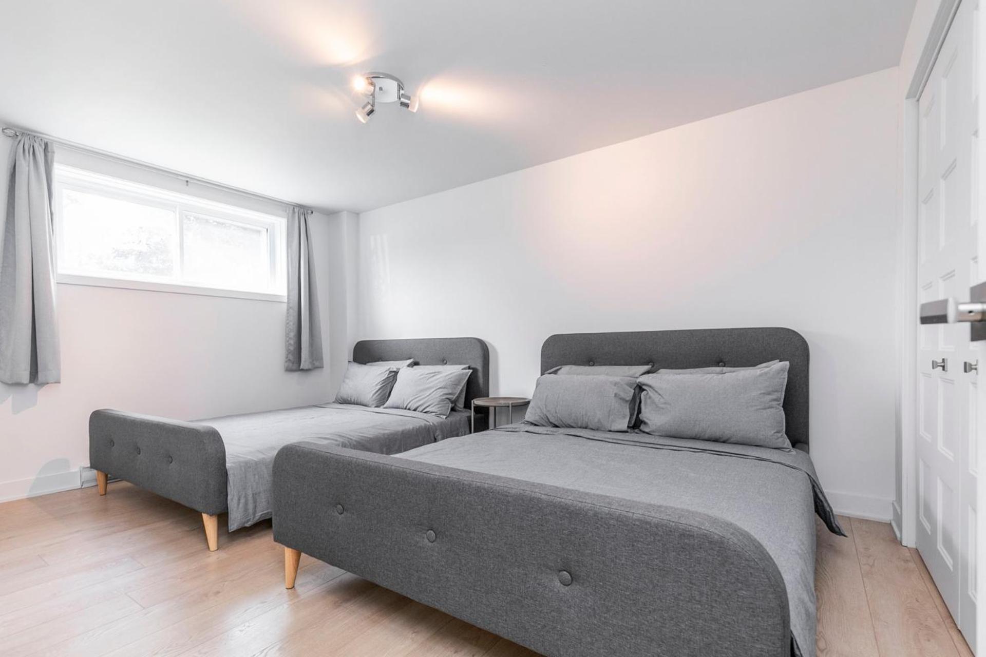 Family Home in Longueuil, 2 Bed - 1 Bathroom