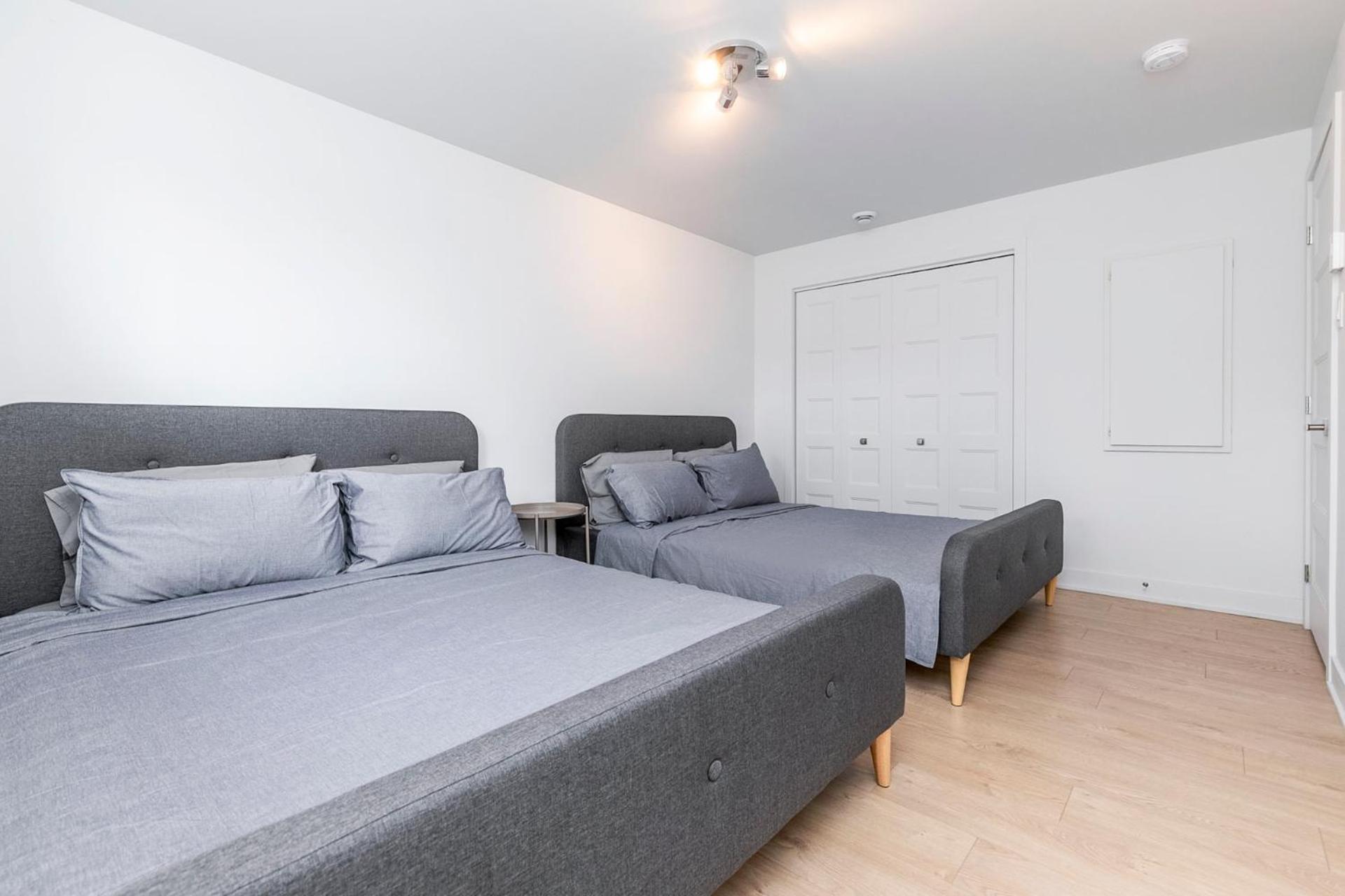 Family Home in Longueuil, 2 Bed - 1 Bathroom