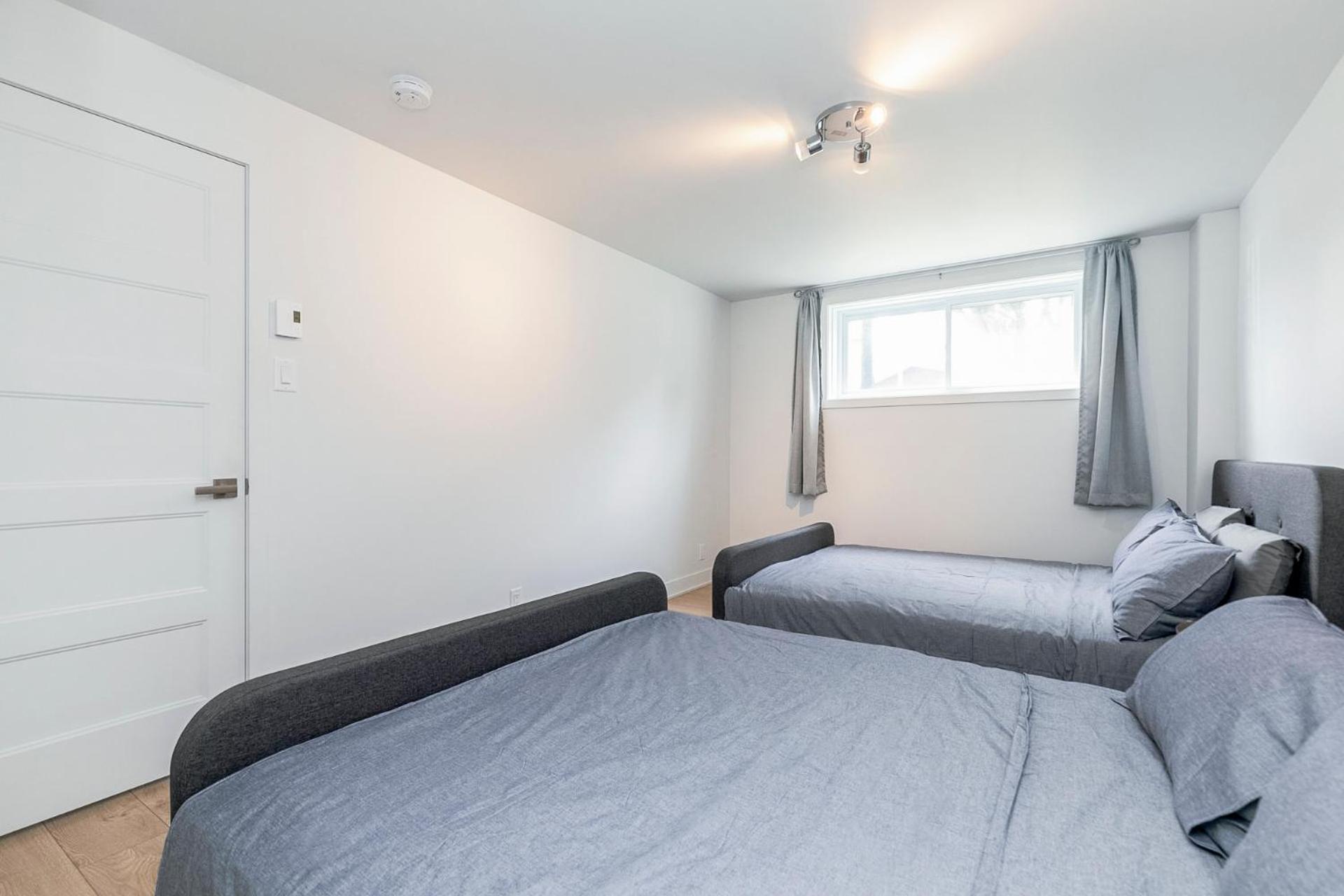 Family Home in Longueuil, 2 Bed - 1 Bathroom