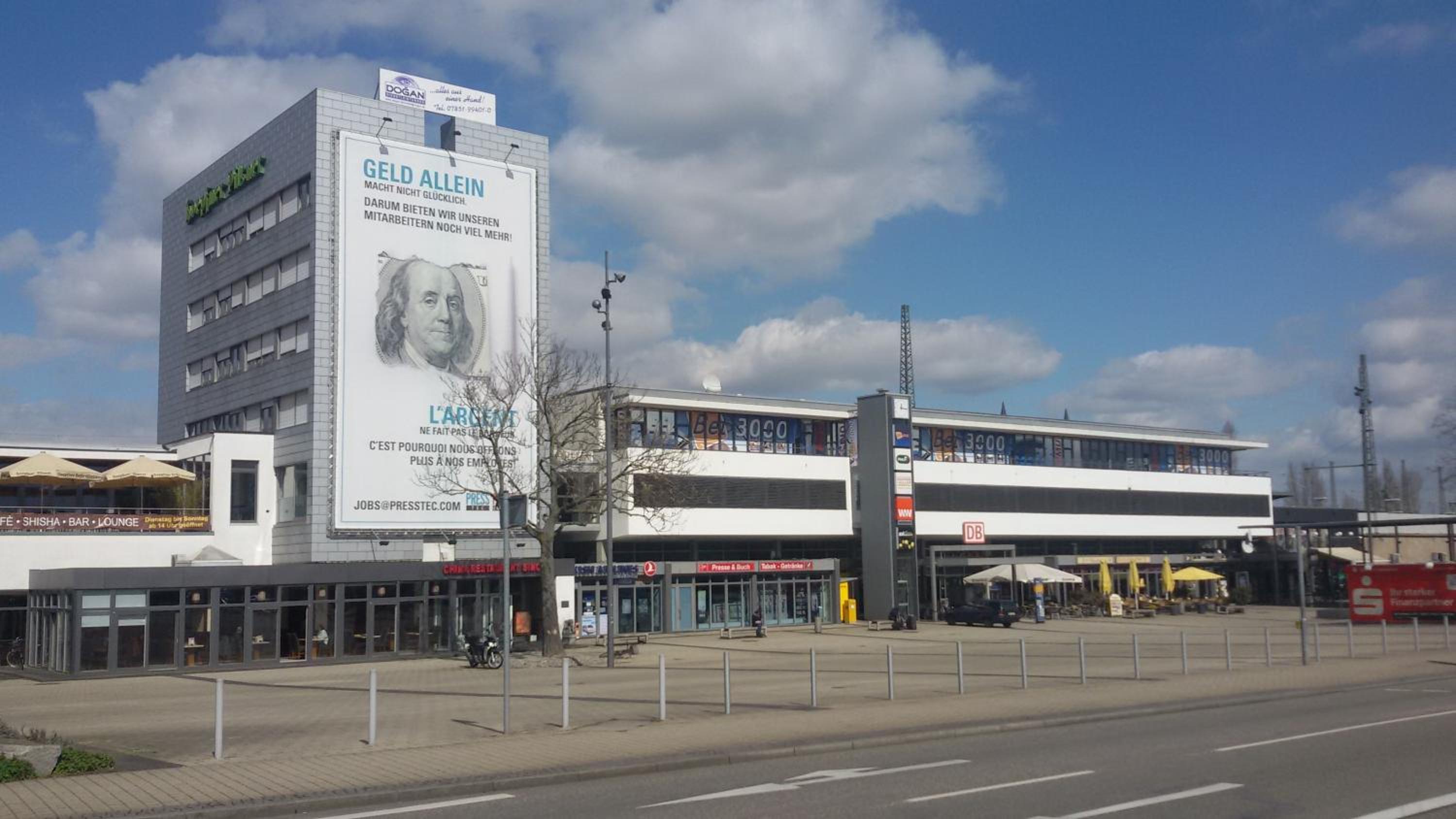 Luminous apartment in Kehl near Strasbourg, conveniently located next to a tram stop with direct access to Strasbourg city centre