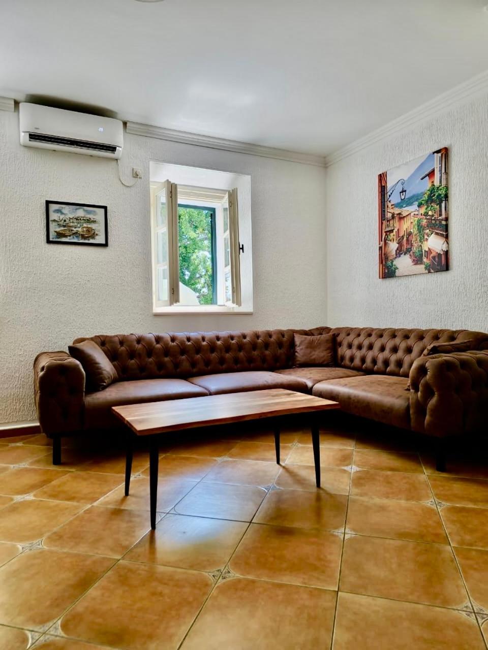 Lux 2-bedroom apartment in Old town Herceg Novi view 3