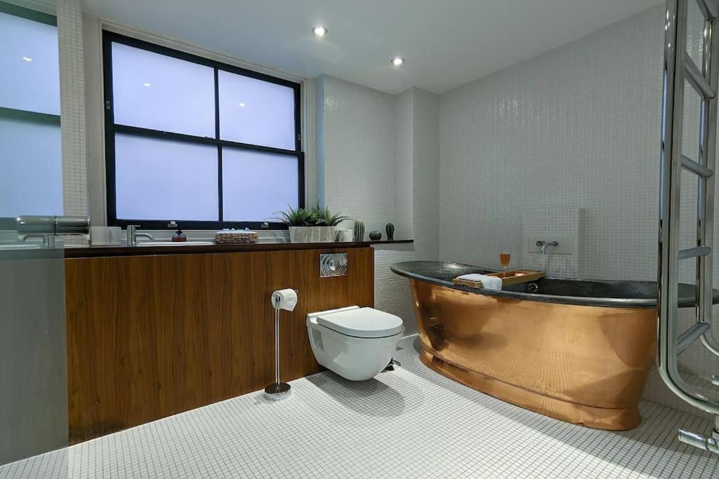 Extra Big London 4-Bed House In Liverpool Street!
