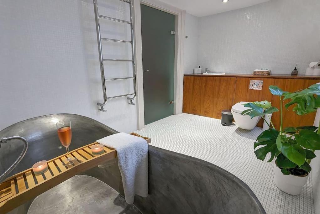 Extra Big London 4-Bed House In Liverpool Street!