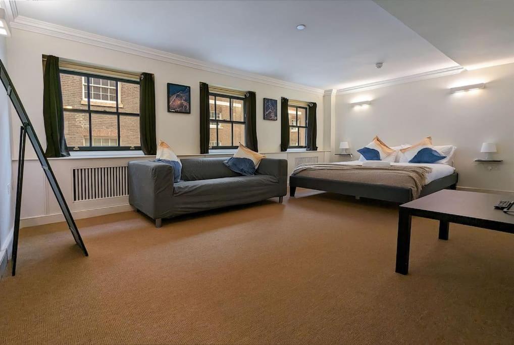 Extra Big London 4-Bed House In Liverpool Street!