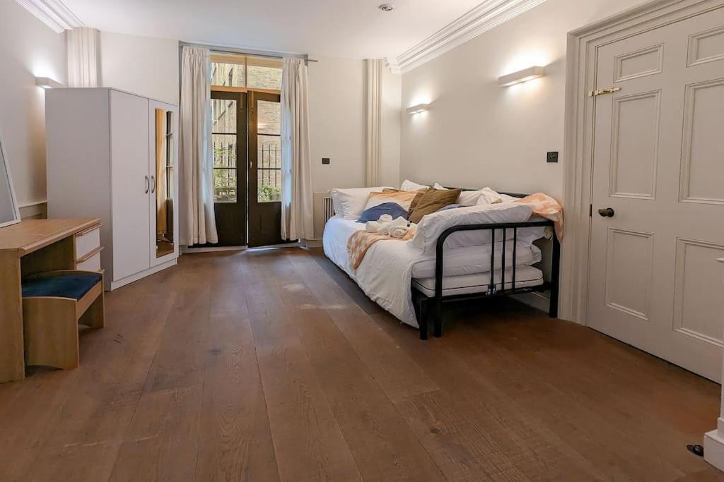 Extra Big London 4-Bed House In Liverpool Street!