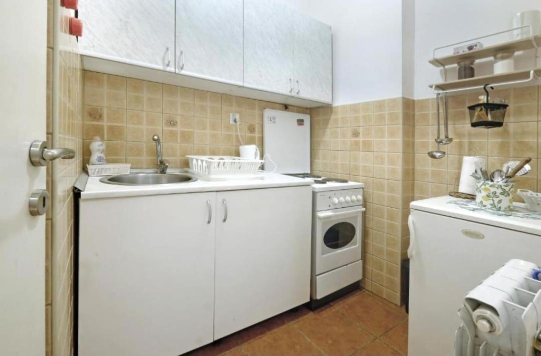 Cozy apartment near Saint Sava Temple view 4