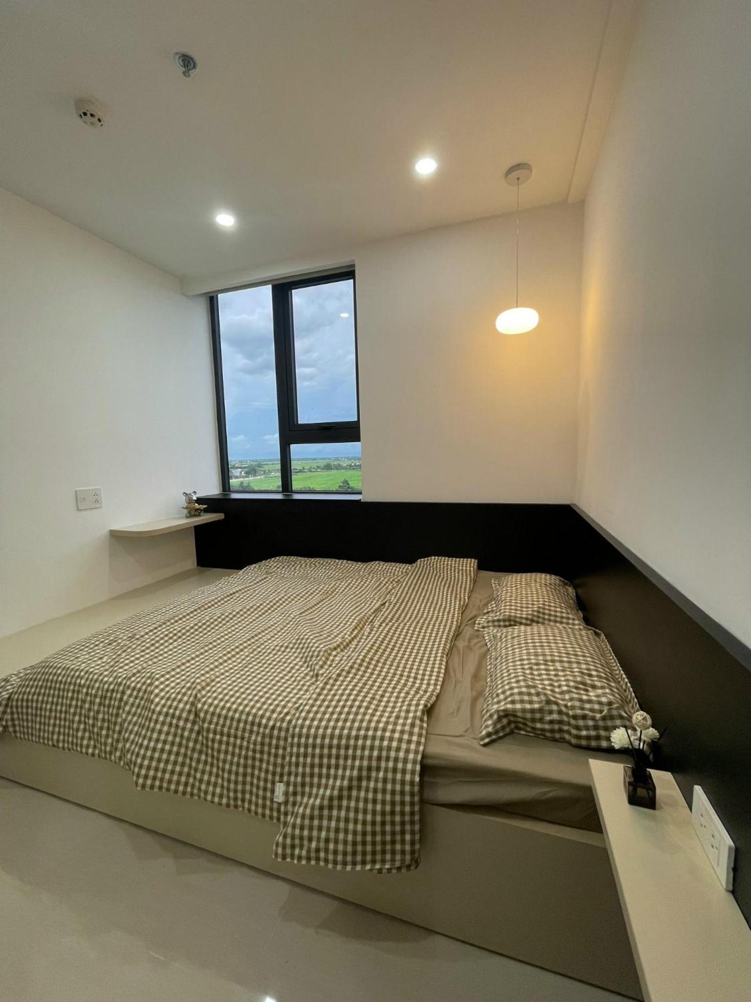 Hue Oi 4 Homestay - Spacious 2-Bedroom Apartment with Balcony & Pool - River and Field View view 3