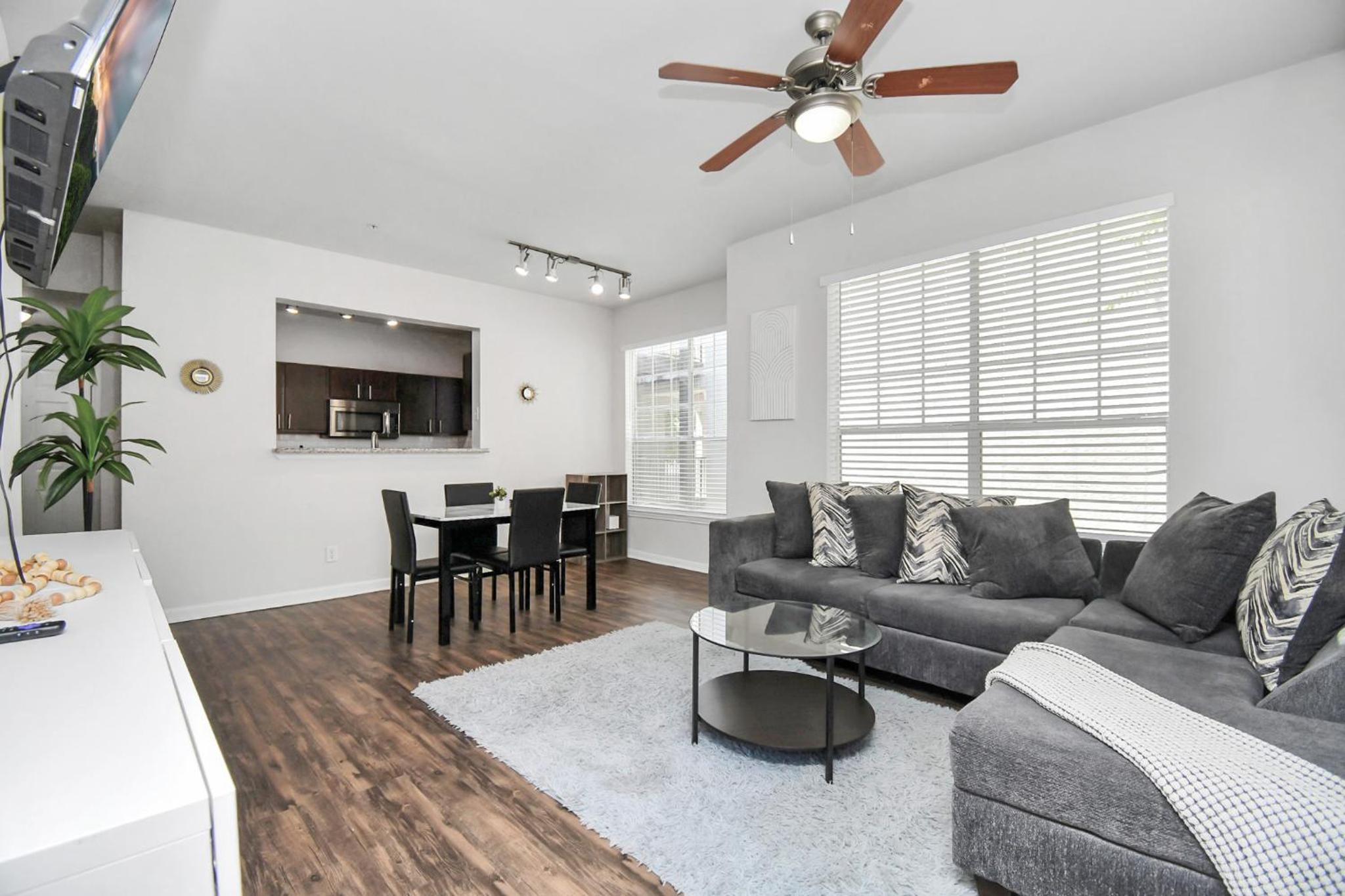 2 Bedroom Retreat Near Downtown - Med Ctr view 5