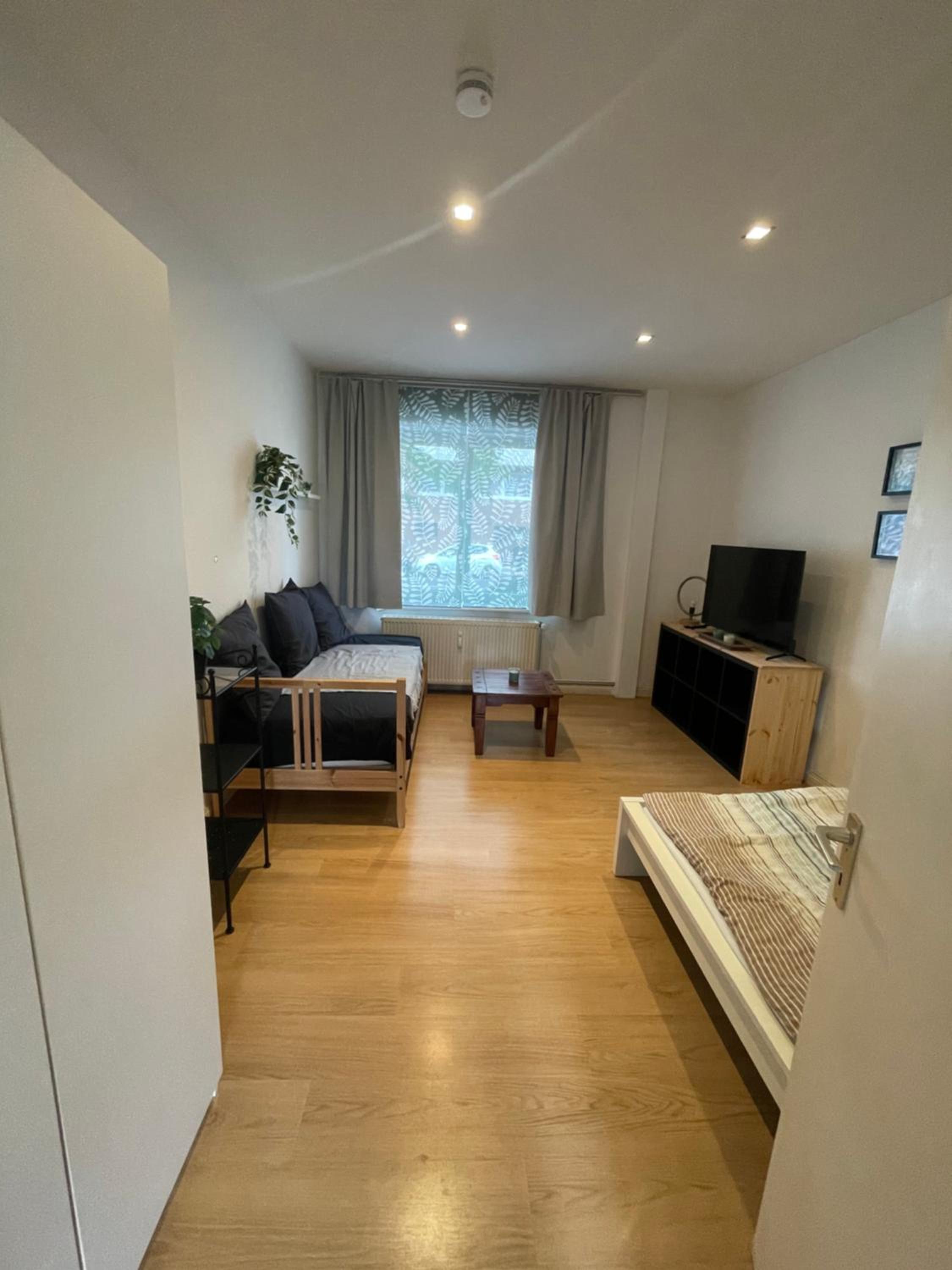 Apartment, parterre, für 3 Gäste, Zentral gelegen, Mitsubishi Halle