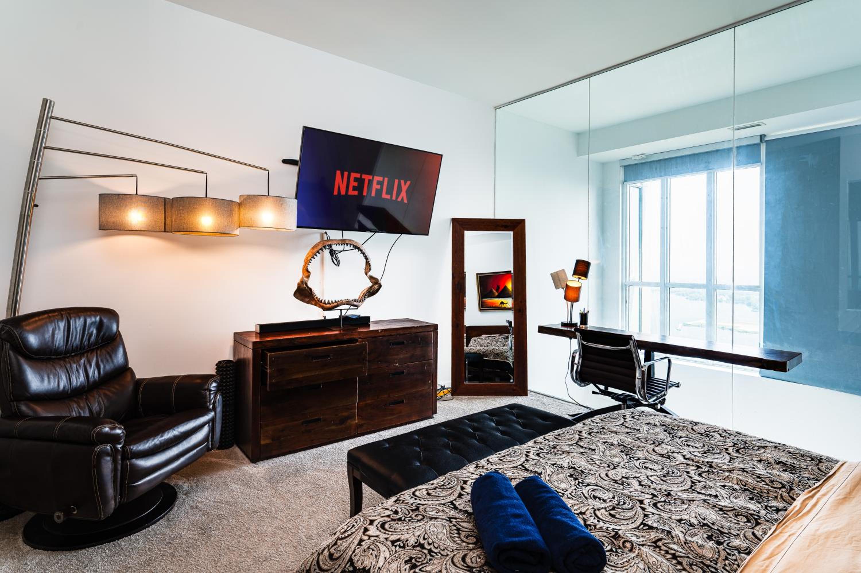 Penthouse Paradise - Downtown Toronto - Pool & Gym