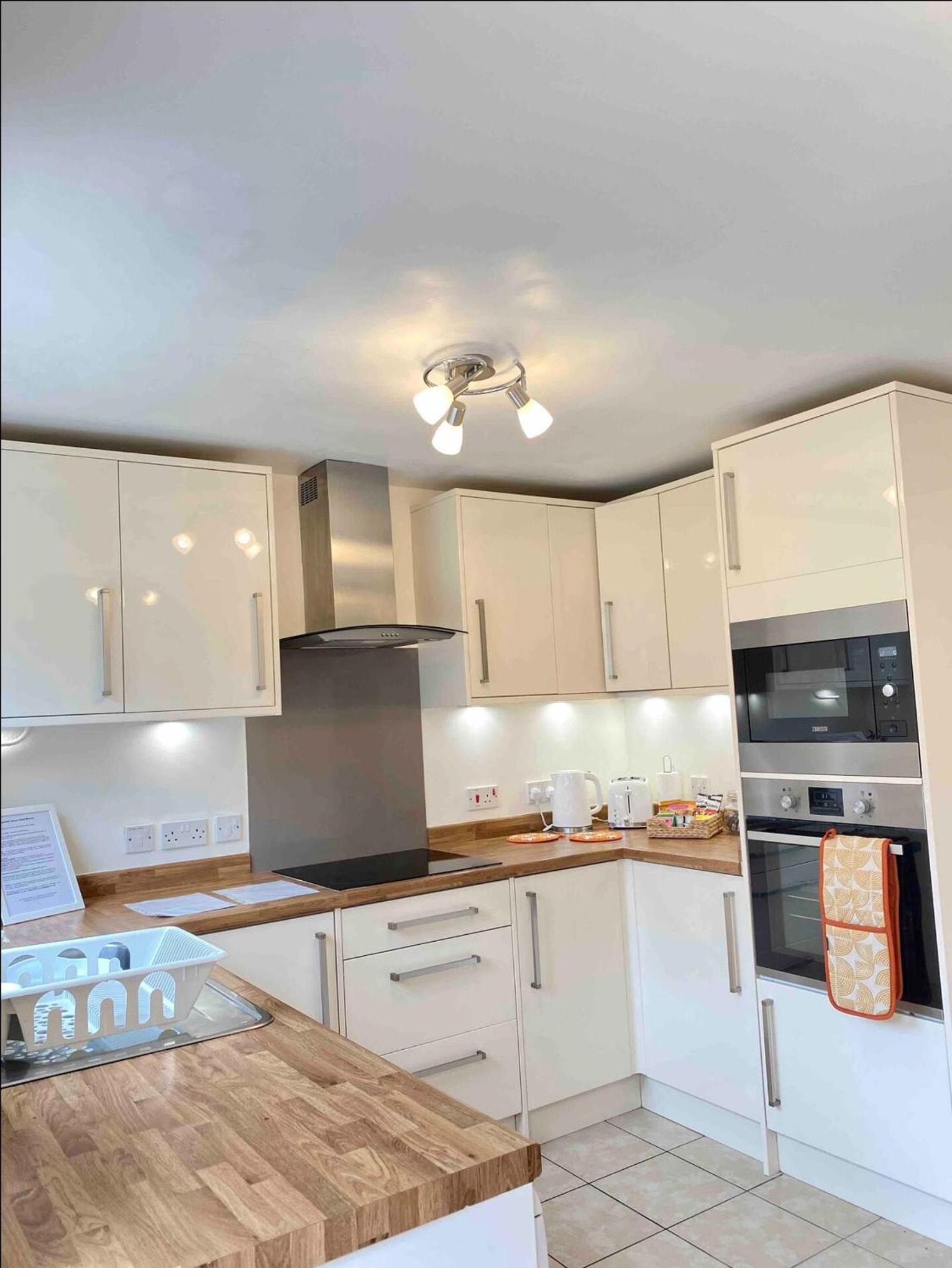 Kingmaker House, Free Driveway Parking and Garden! Fully Equipped, Sleeps 5 Guests, photo 25