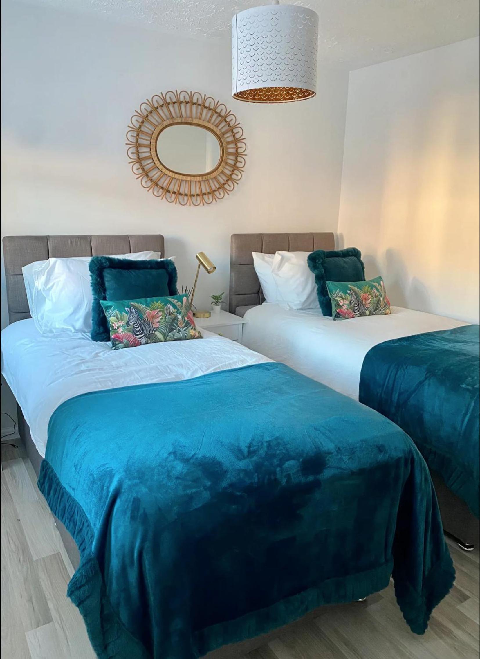 Kingmaker House, Free Driveway Parking and Garden! Fully Equipped, Sleeps 5 Guests, photo 10