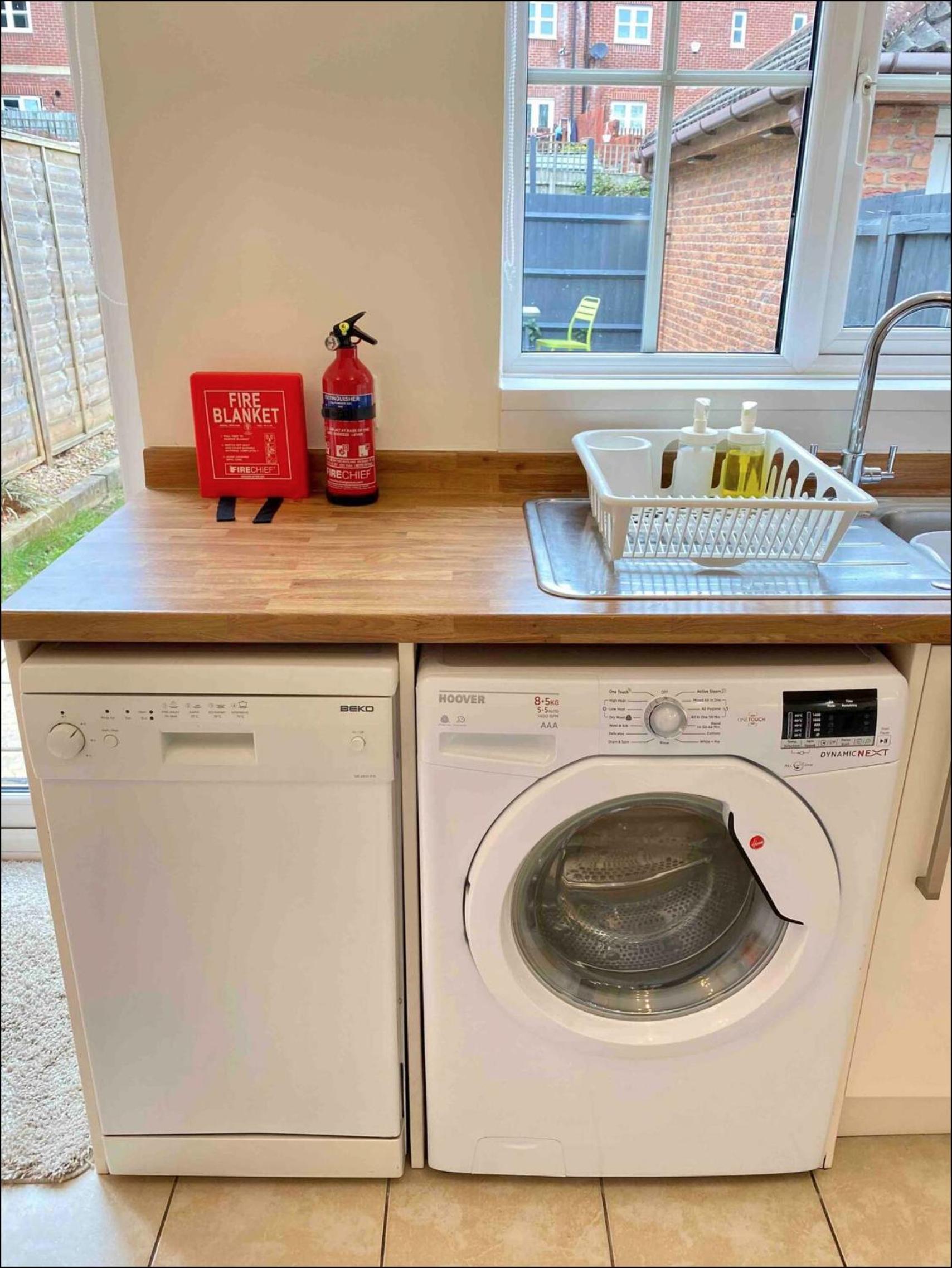 Kingmaker House, Free Driveway Parking and Garden! Fully Equipped, Sleeps 5 Guests, photo 13