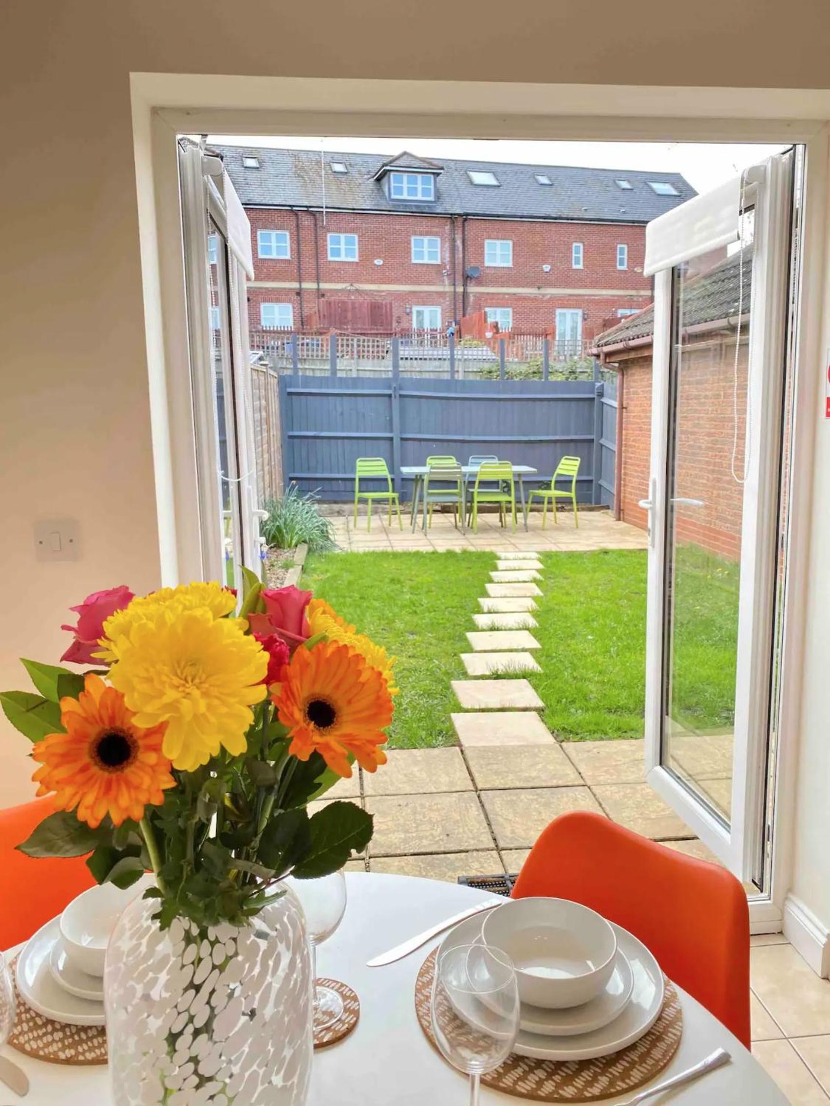 Kingmaker House, Free Driveway Parking and Garden! Fully Equipped, Sleeps 5 Guests, photo 11