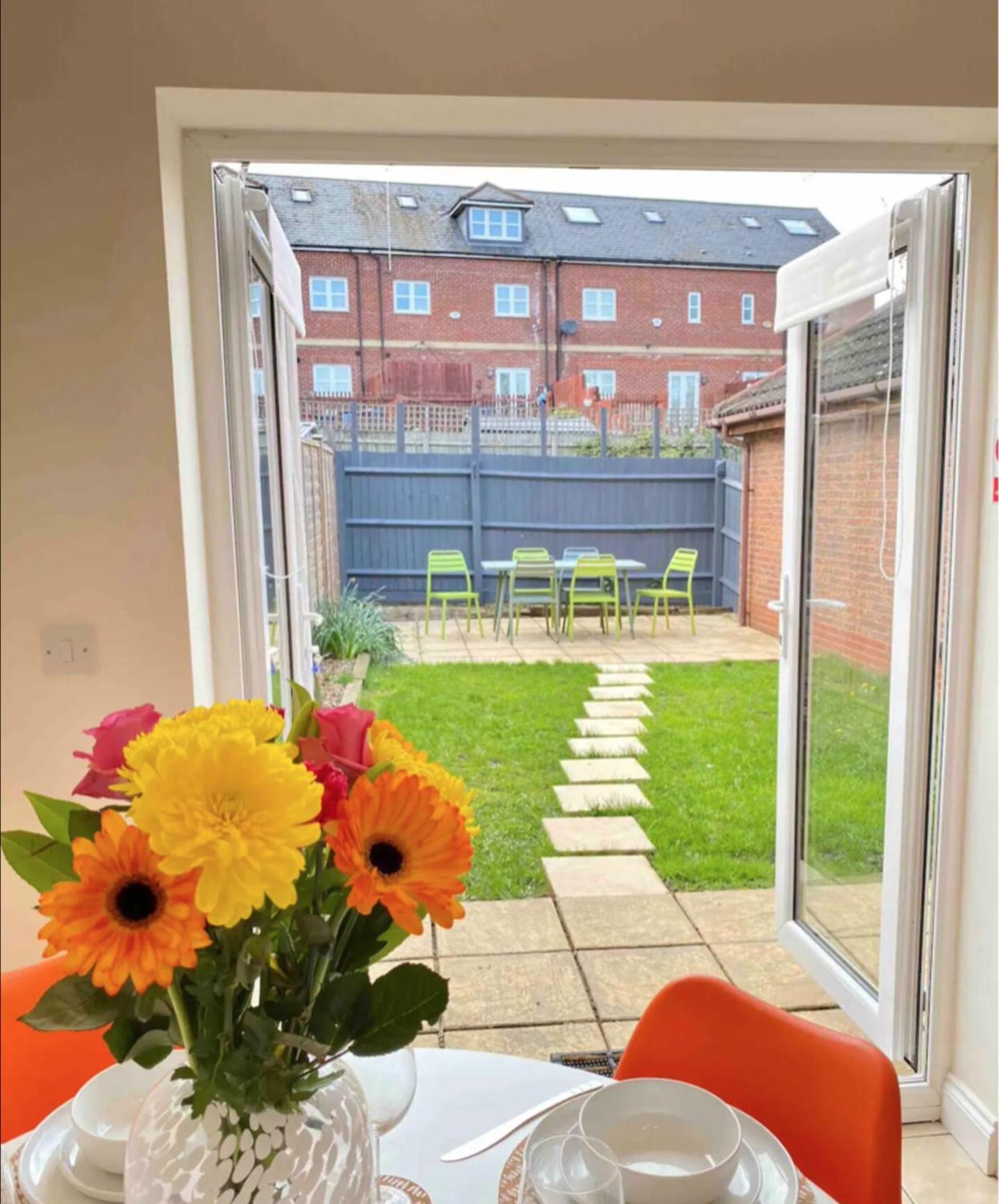 Kingmaker House, Free Driveway Parking and Garden! Fully Equipped, Sleeps 5 Guests, photo 8