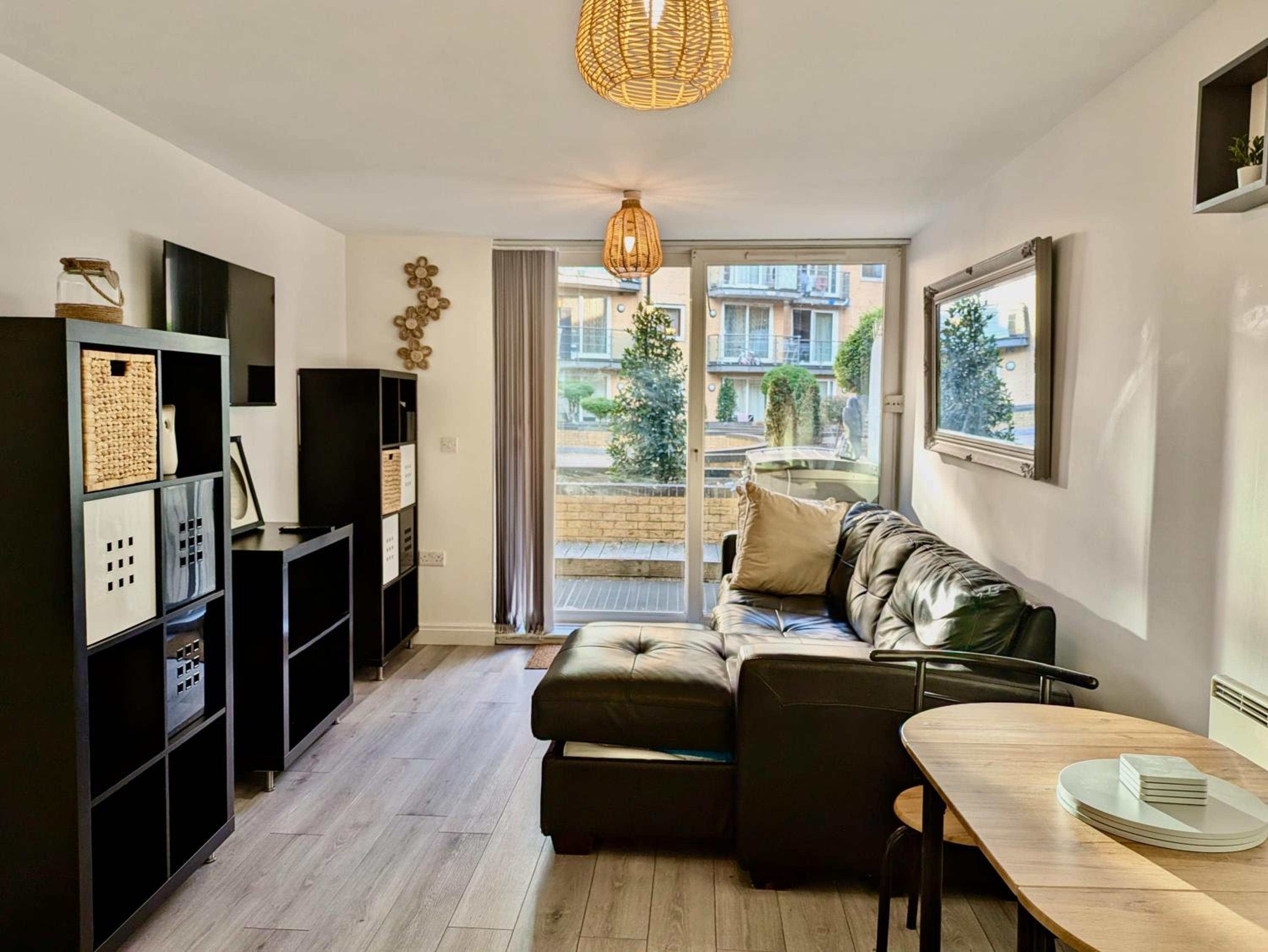 Beautiful 1BR in Feltham Prime Location