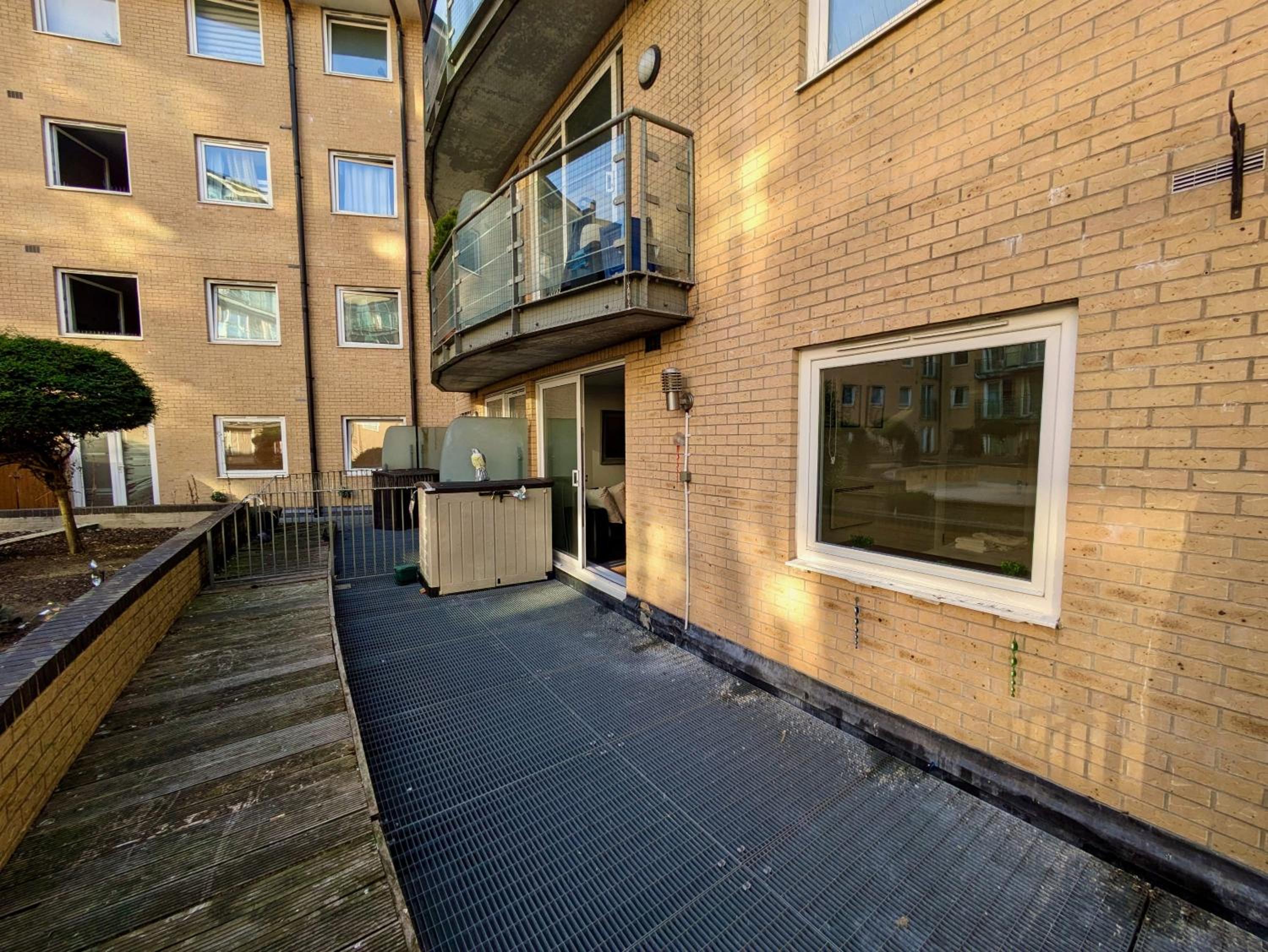 Beautiful 1BR in Feltham Prime Location