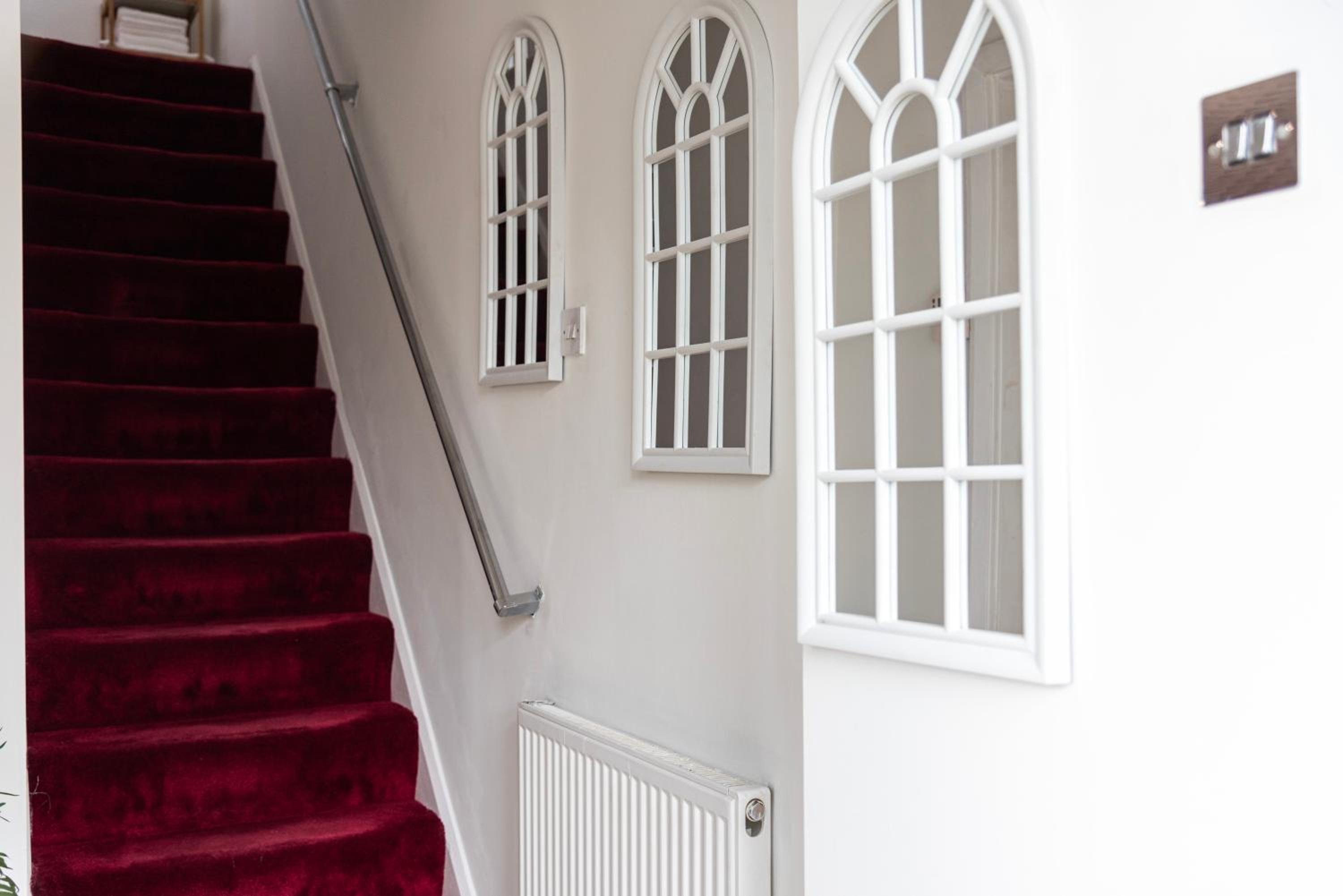 Cosy Inn near Luton Station, Mall and Luton Airport 10 Min view 3