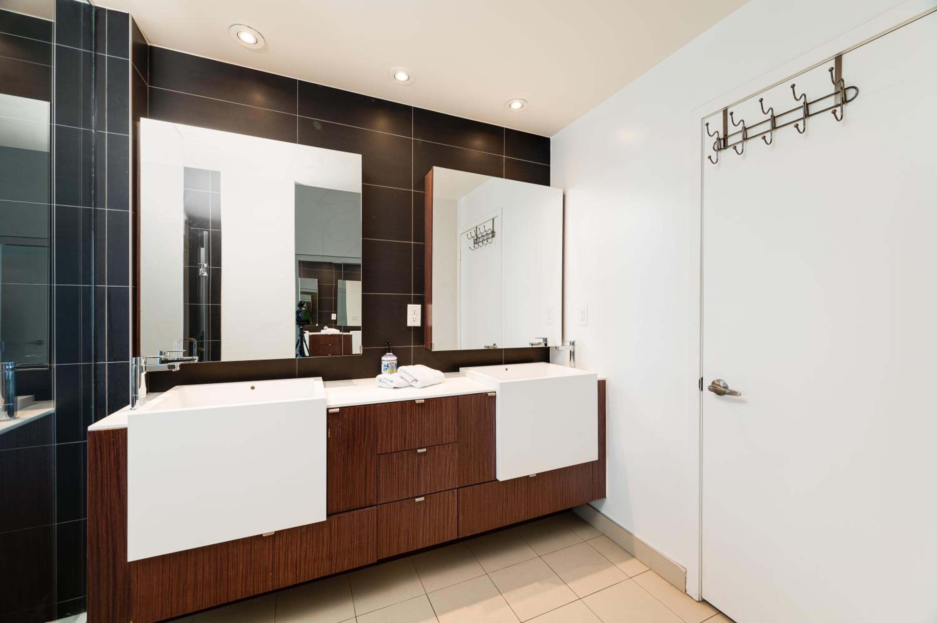 Penthouse Paradise - Downtown Toronto - Pool & Gym