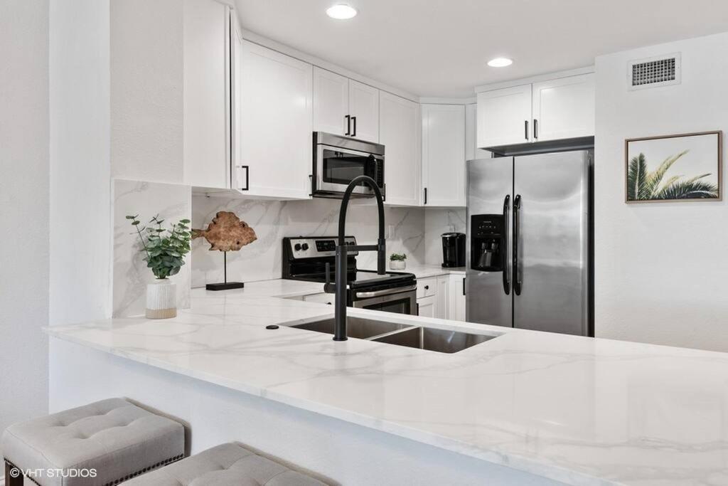 Mariners 210 Great Location with Marina Views view 4