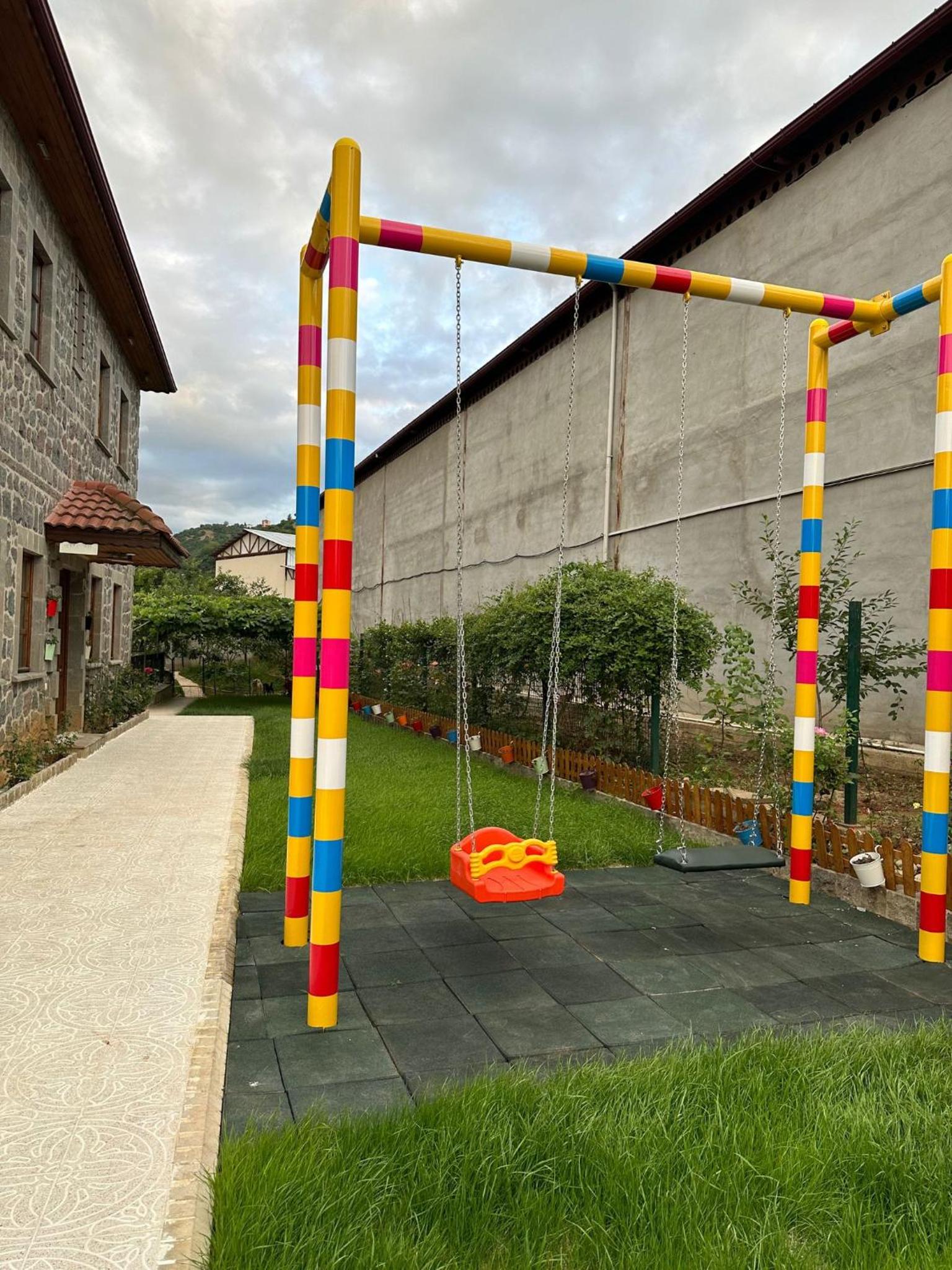 Natural River Stone Villa en Trabzon