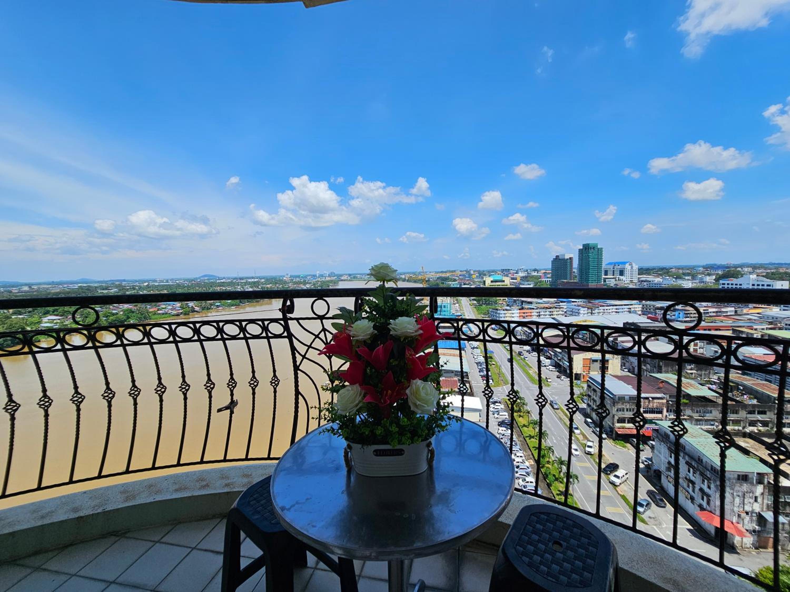 Kenyalang Riverine Emerald Condominium Homestay photo 3