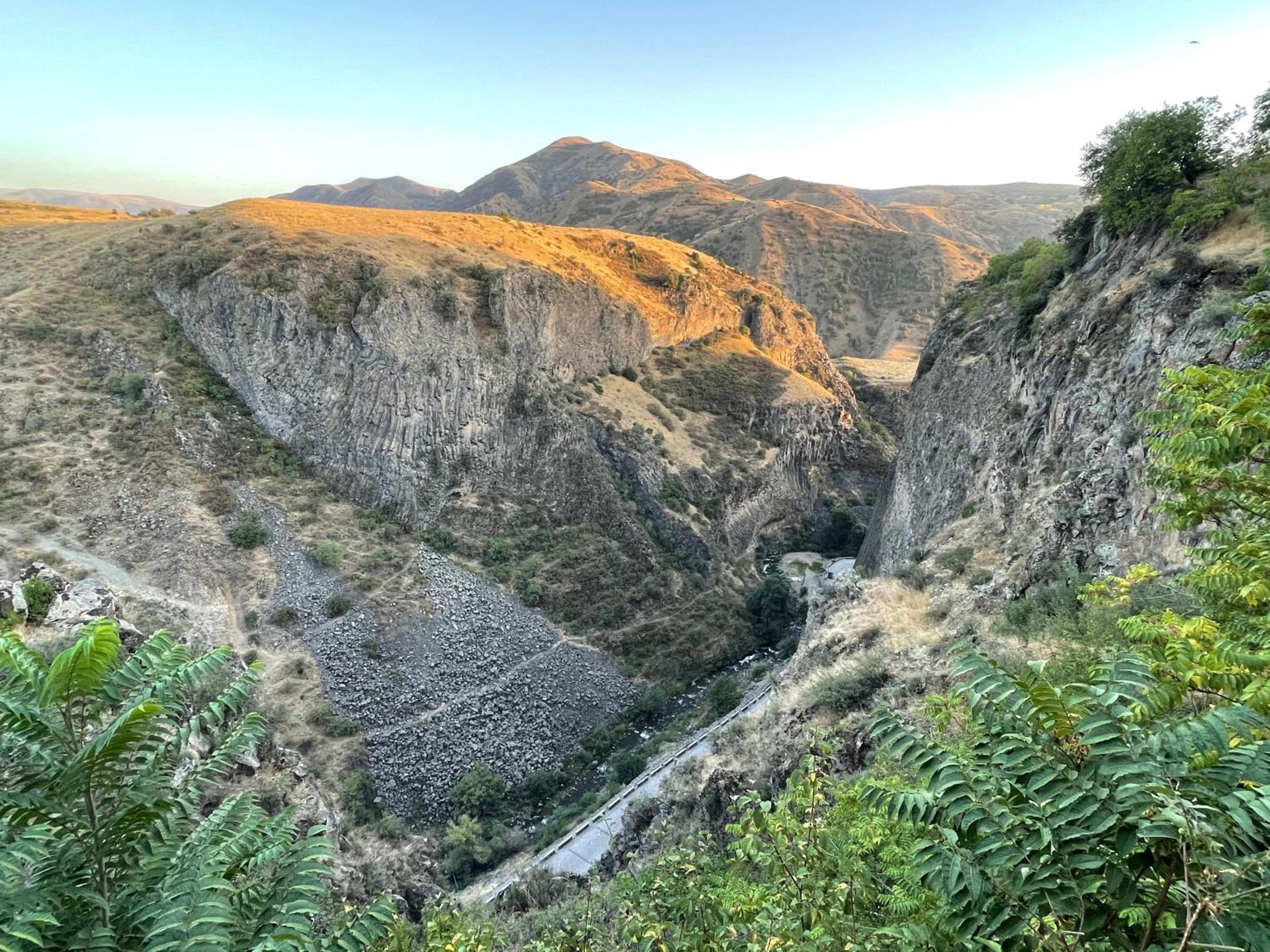Vahagni guest house in Garni