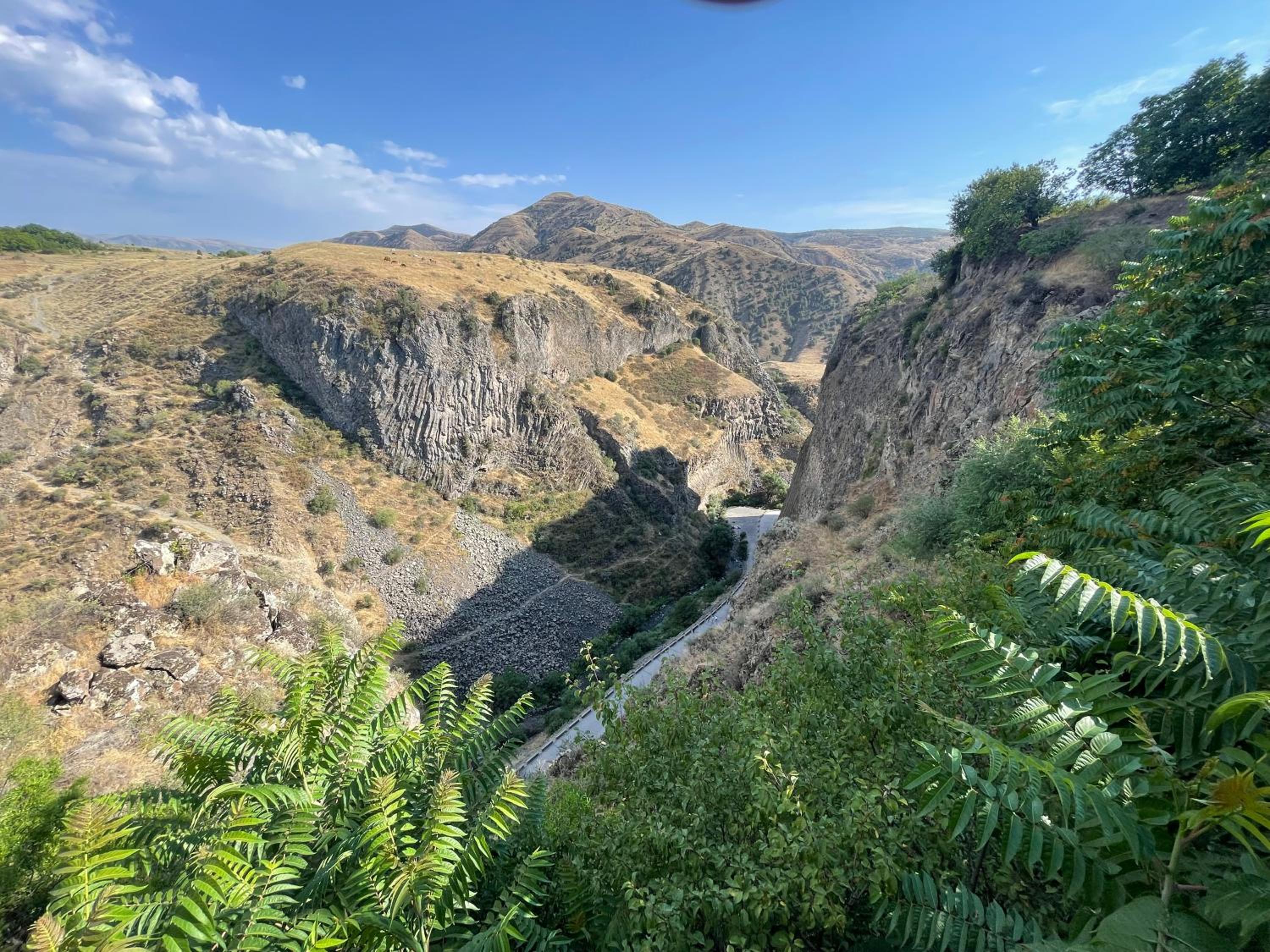 Vahagni guest house in Garni