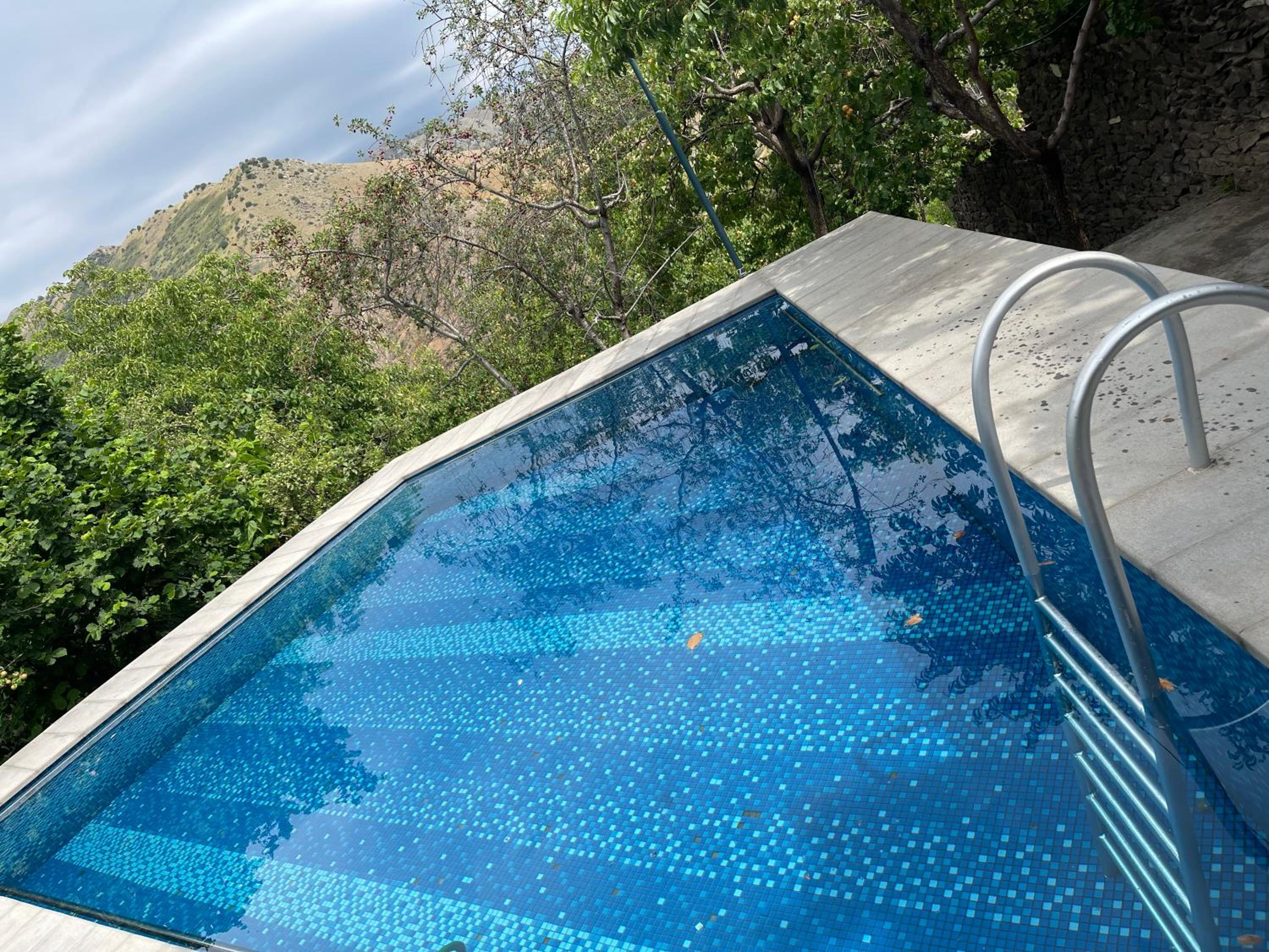 Vahagni guest house in Garni