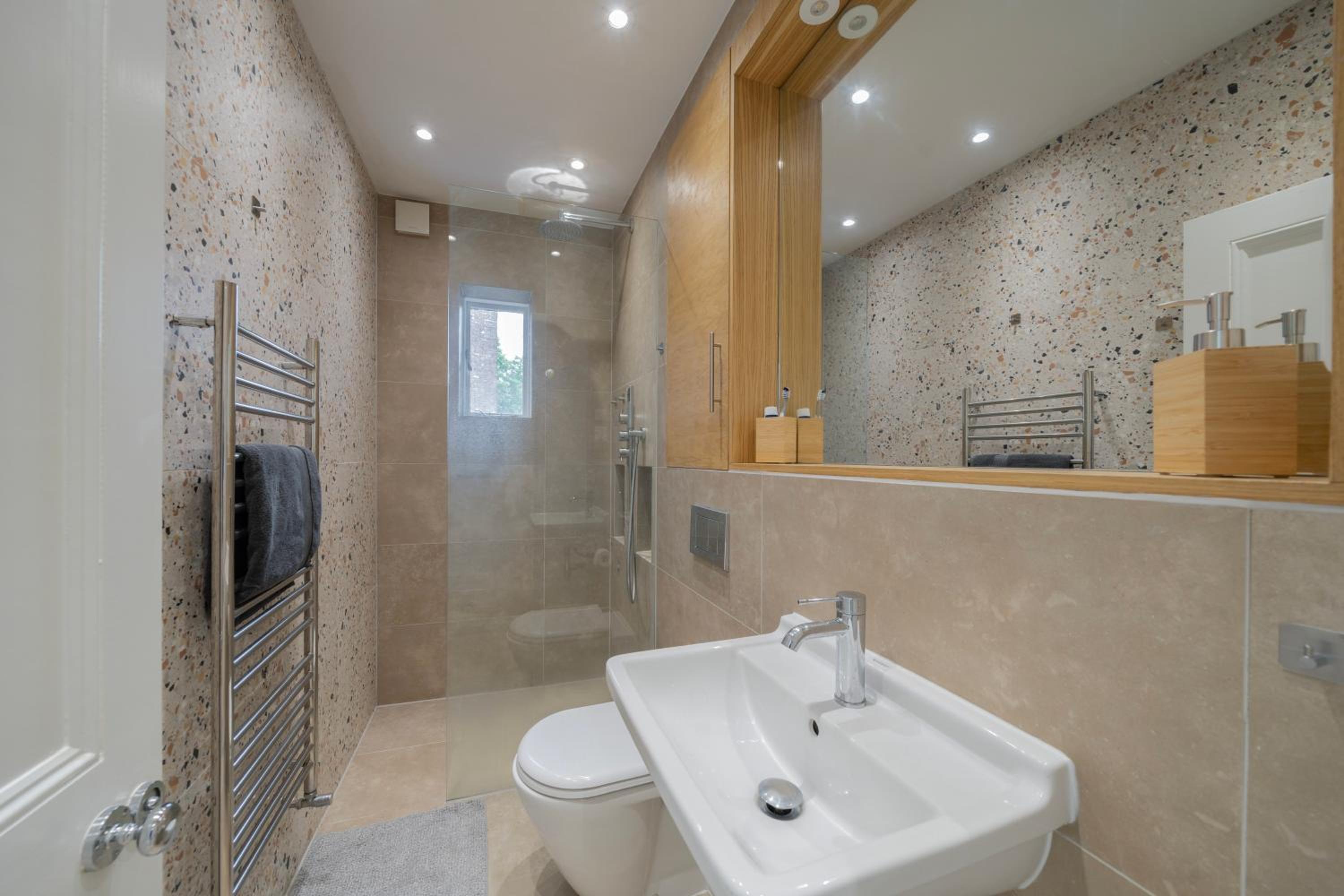 Bright & stylish apartment in Central London