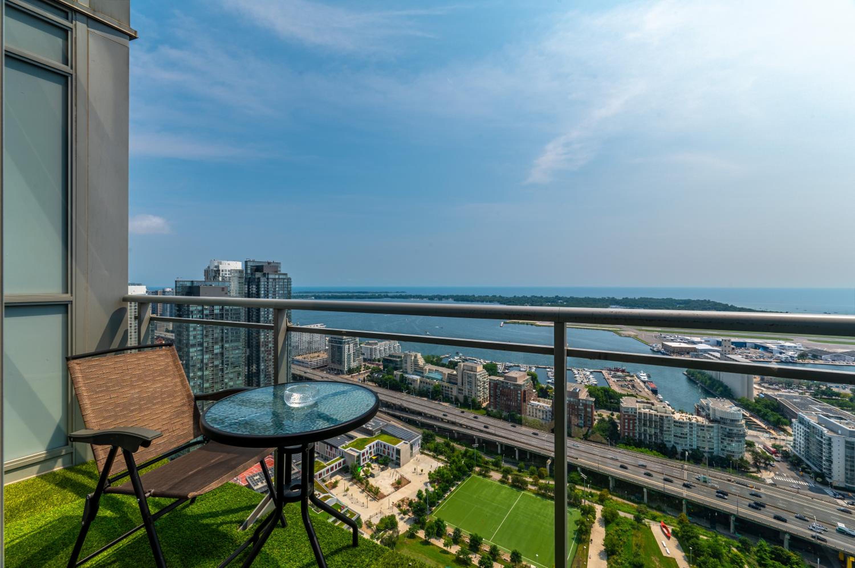 Penthouse Paradise - Downtown Toronto - Pool & Gym