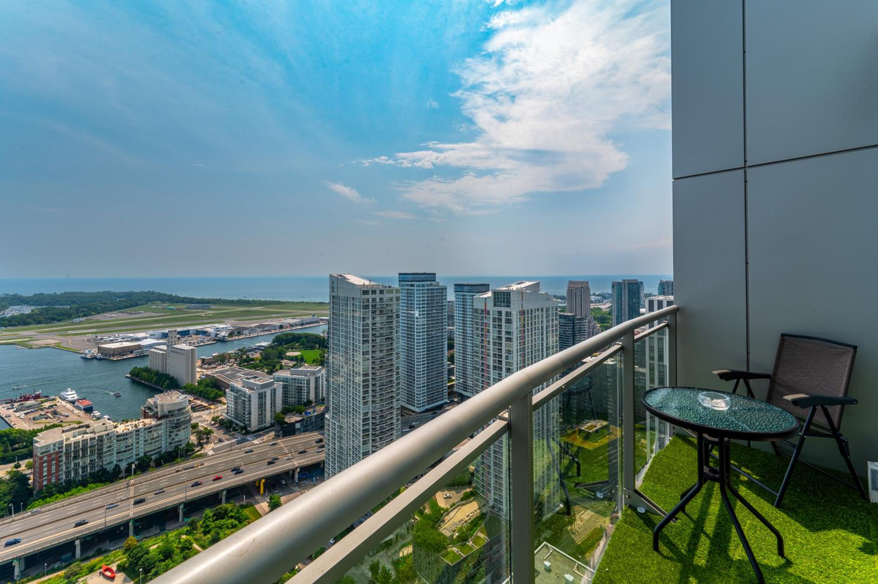 Penthouse Paradise - Downtown Toronto - Pool & Gym