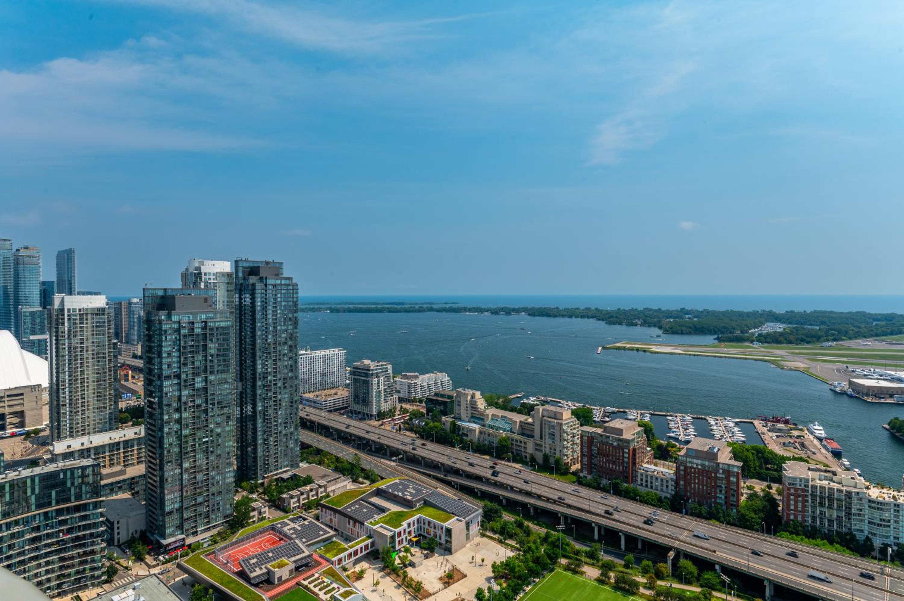 Penthouse Paradise - Downtown Toronto - Pool & Gym