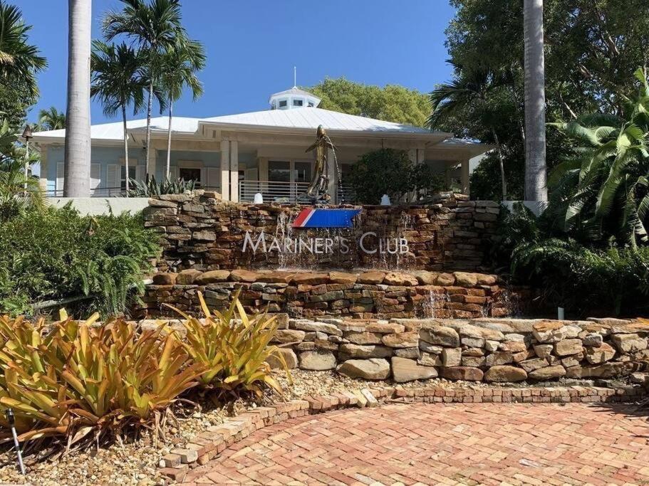 Mariners 212 Great Location with Marina Views
