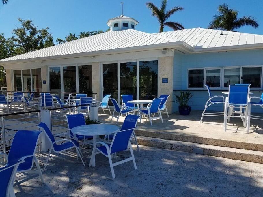 Mariners 212 Great Location with Marina Views