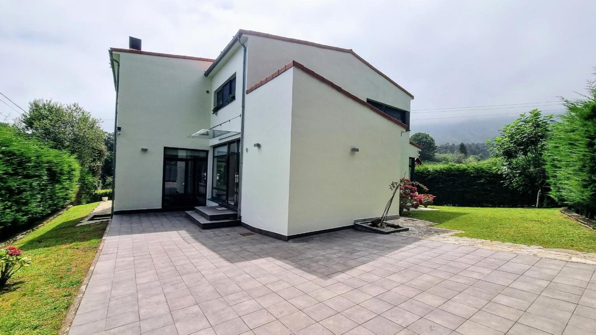 Villa Llanes Piscina Interior y Exterior – Talima