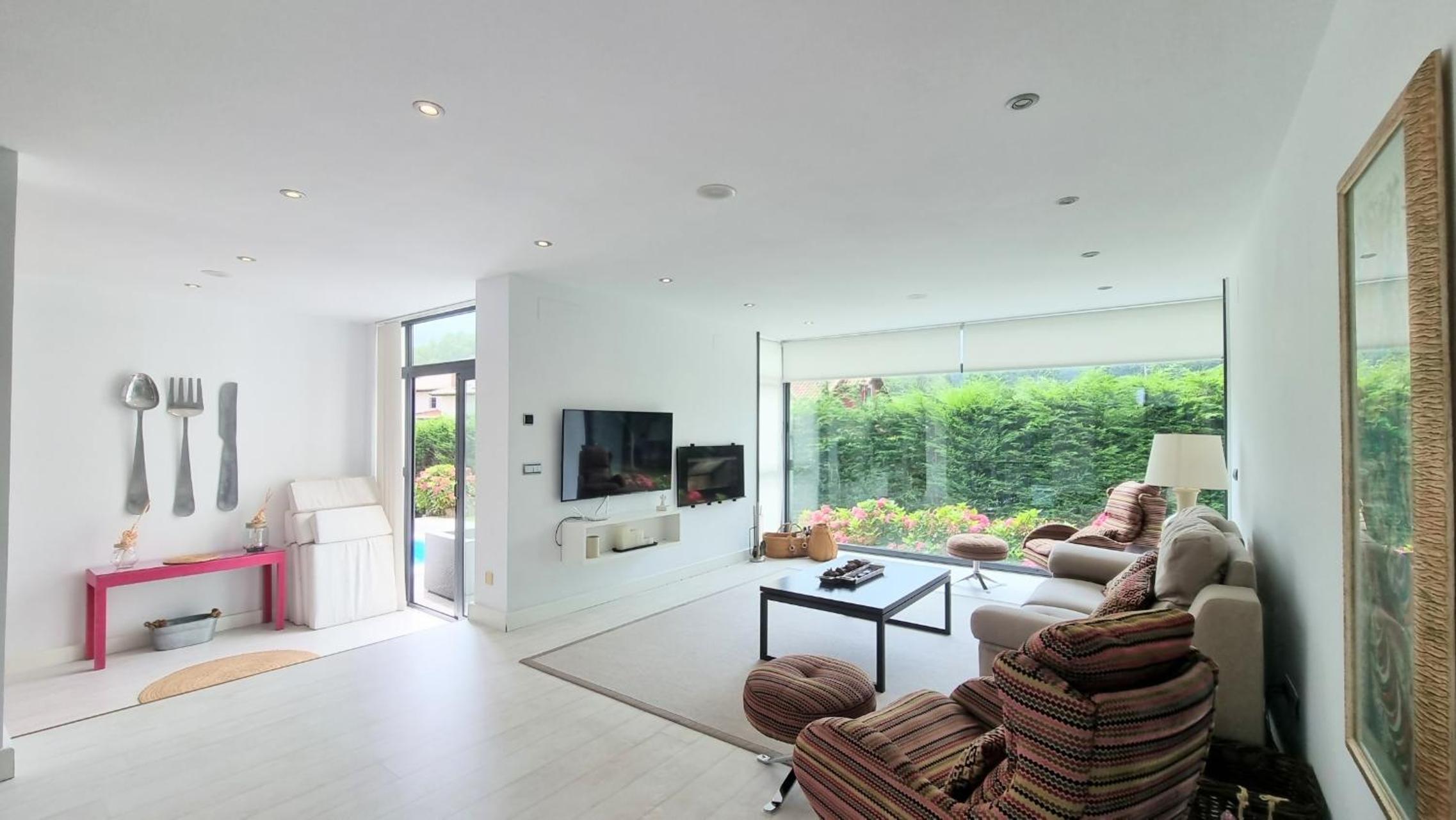 Villa Llanes Piscina Interior y Exterior – Talima