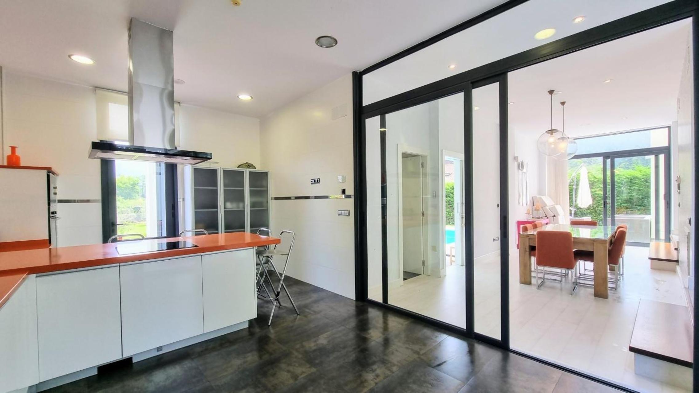 Villa Llanes Piscina Interior y Exterior – Talima