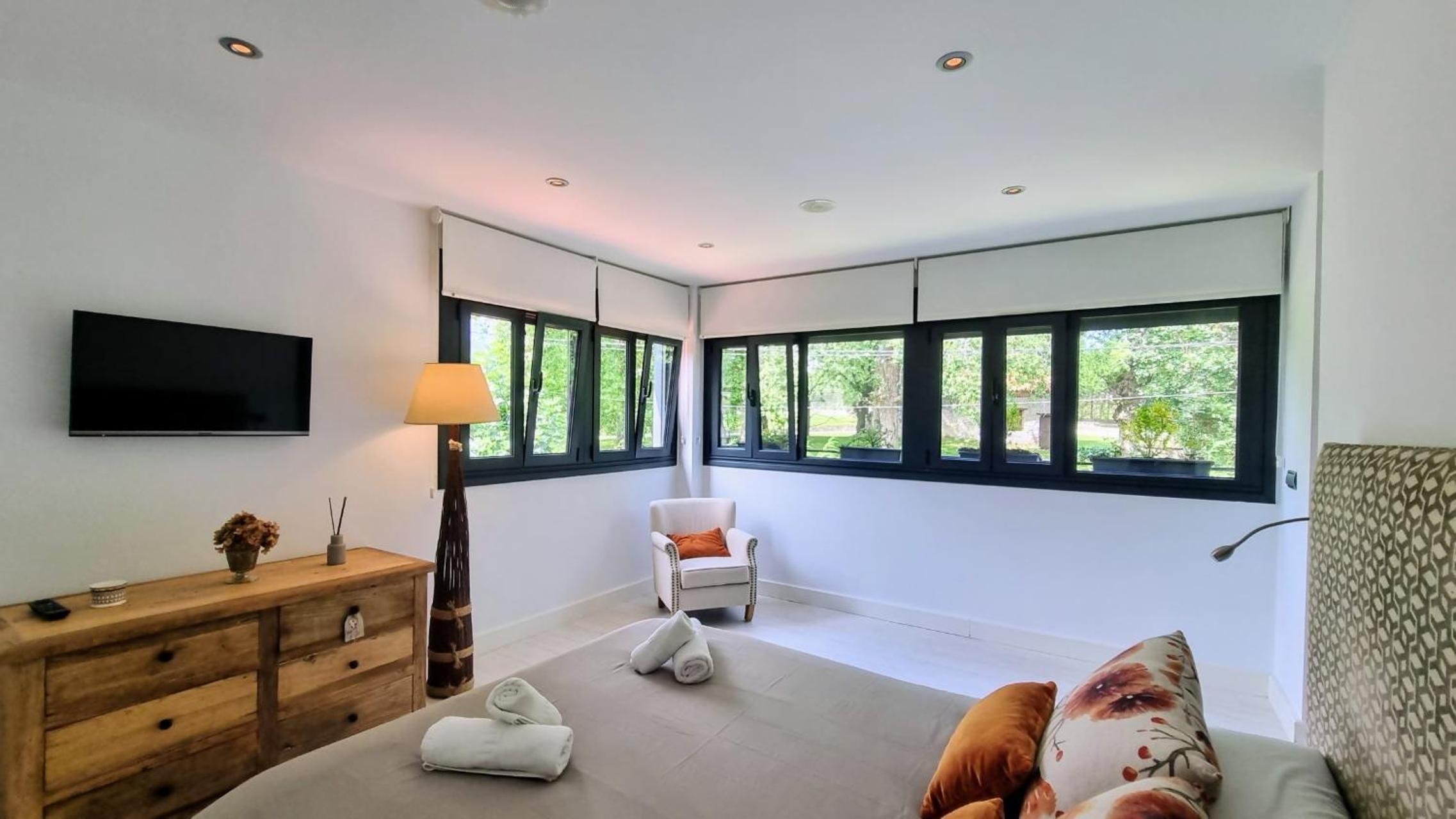 Villa Llanes Piscina Interior y Exterior – Talima